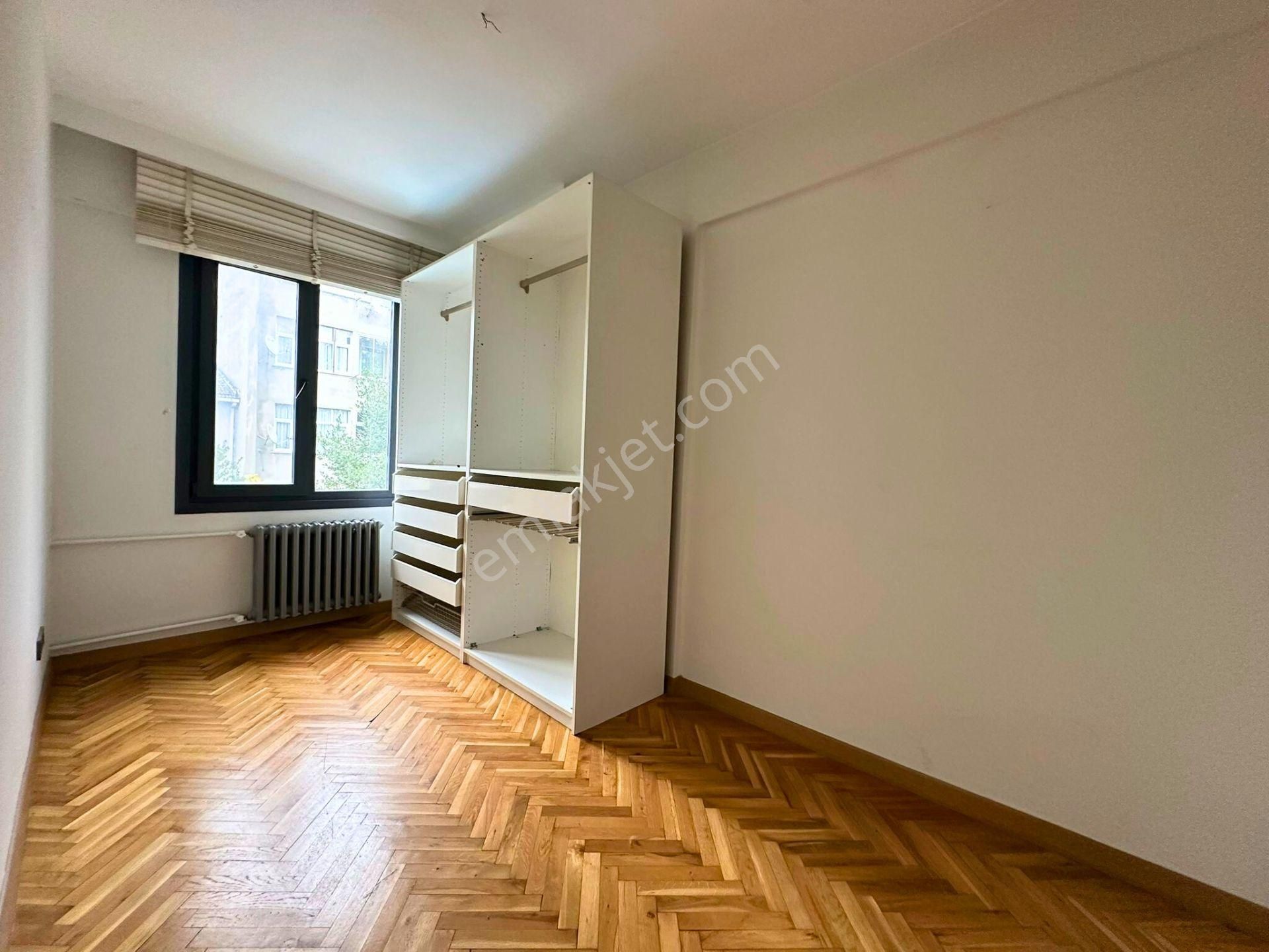 Emirgan'da 3 Katlı Müstakil Villa. Özel Havuzlu, Bahçeli. - Görsel 15