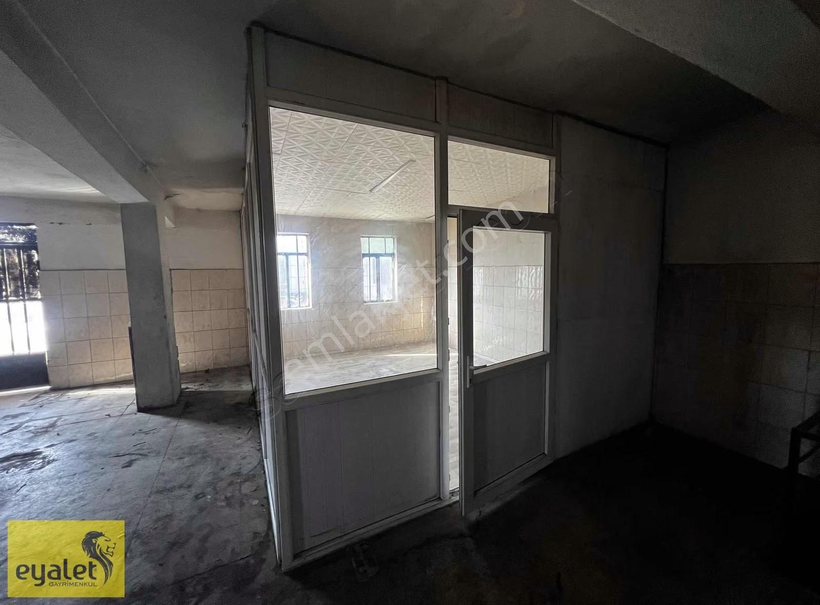 Gıdacılar Sitesinde 3 Katlı Dükkan - Görsel 5