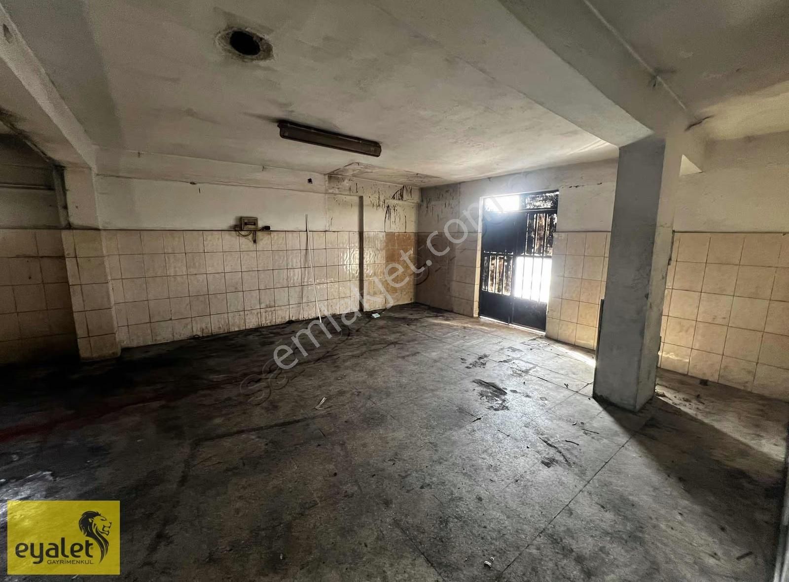 Gıdacılar Sitesinde 3 Katlı Dükkan