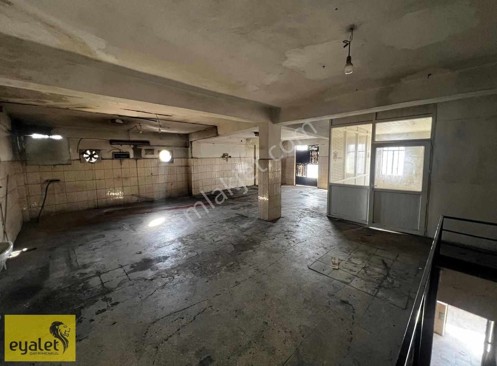 Gıdacılar Sitesinde 3 Katlı Dükkan - Görsel 2