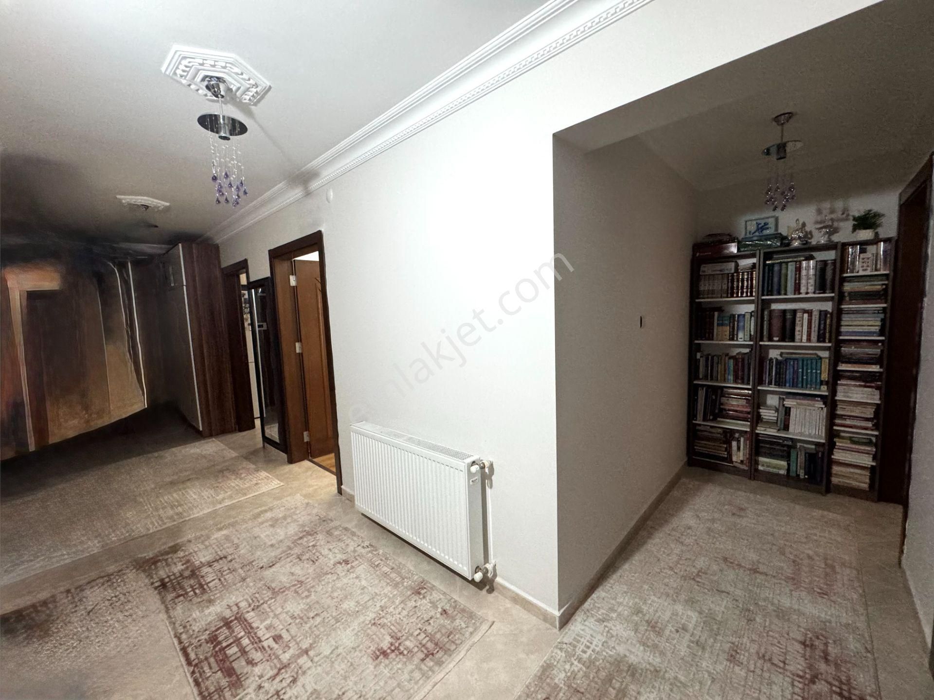 Elfi Den Fsm Bulv.fethiye Mah. Satılık Bakımlı Arakat 3+1 Daire - Görsel 16