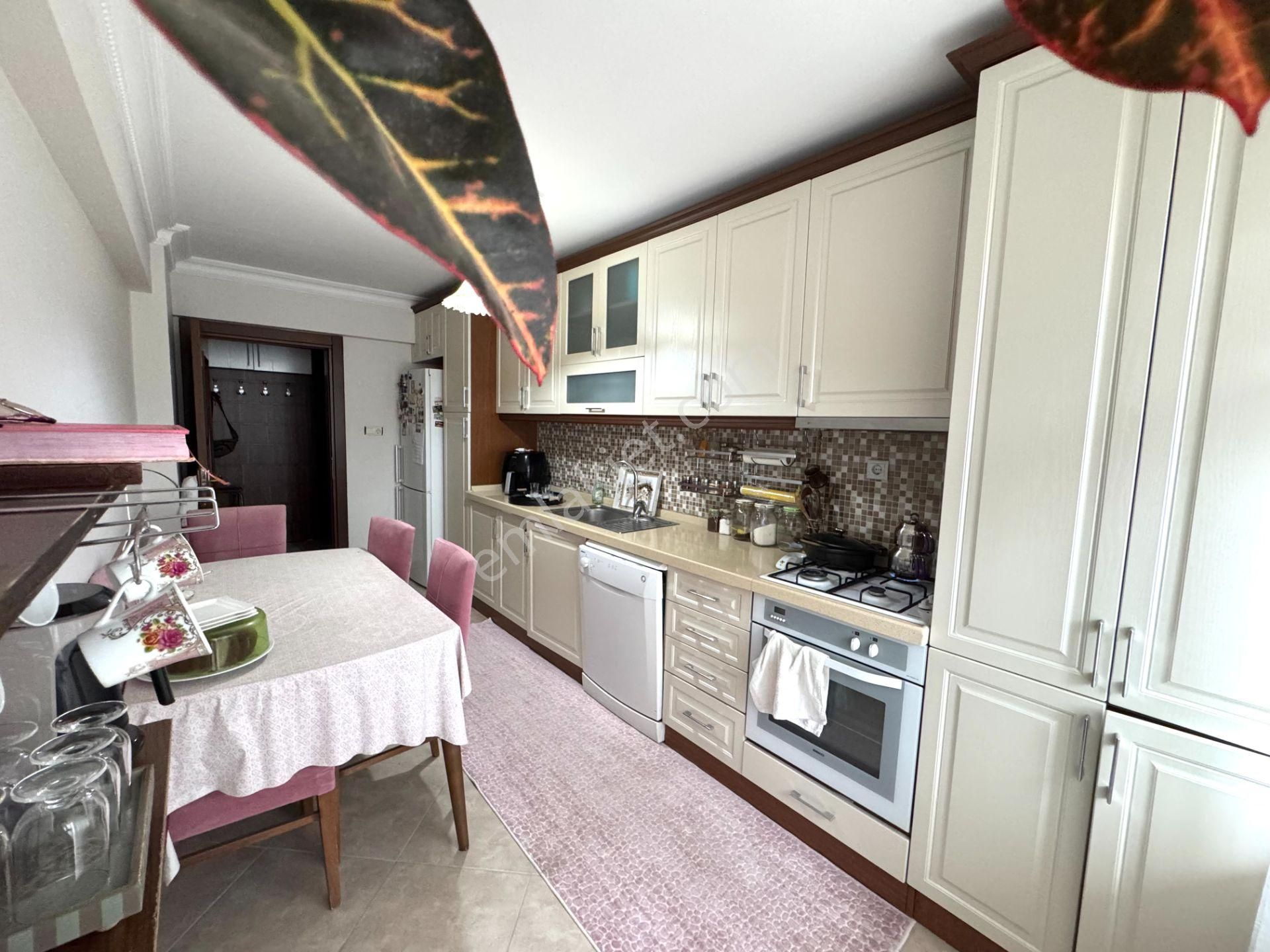 Elfi Den Fsm Bulv.fethiye Mah. Satılık Bakımlı Arakat 3+1 Daire - Görsel 12