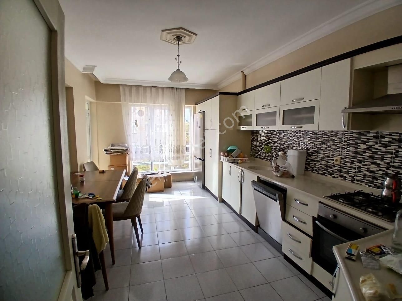 Akçay Emlak'tan Akşehir İstasyon Mahallesi Budak Market Civarı Asansörlü Ara Kat Kiralık 3+1 Daire - Görsel 3