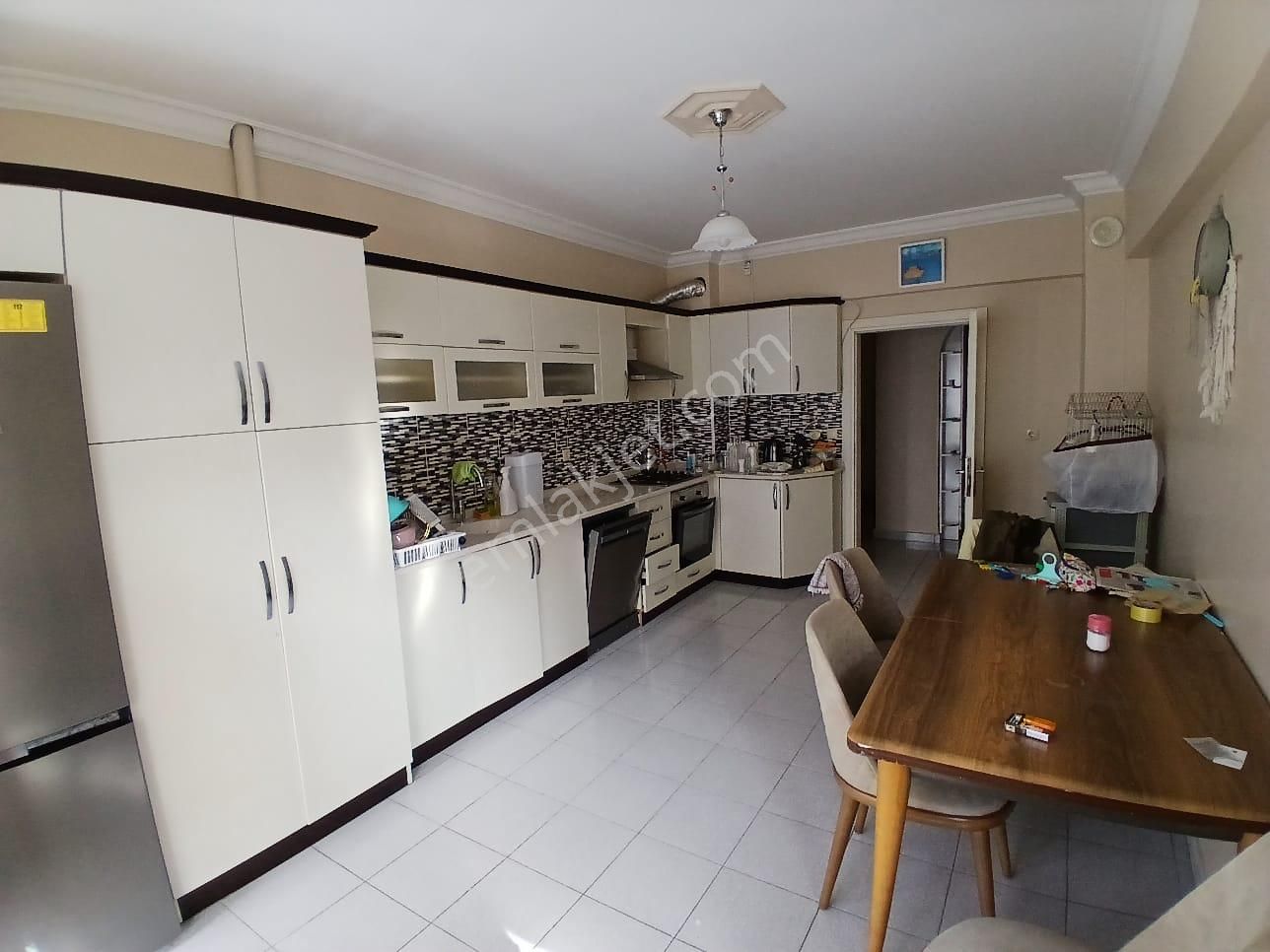 Akçay Emlak'tan Akşehir İstasyon Mahallesi Budak Market Civarı Asansörlü Ara Kat Kiralık 3+1 Daire - Görsel 2