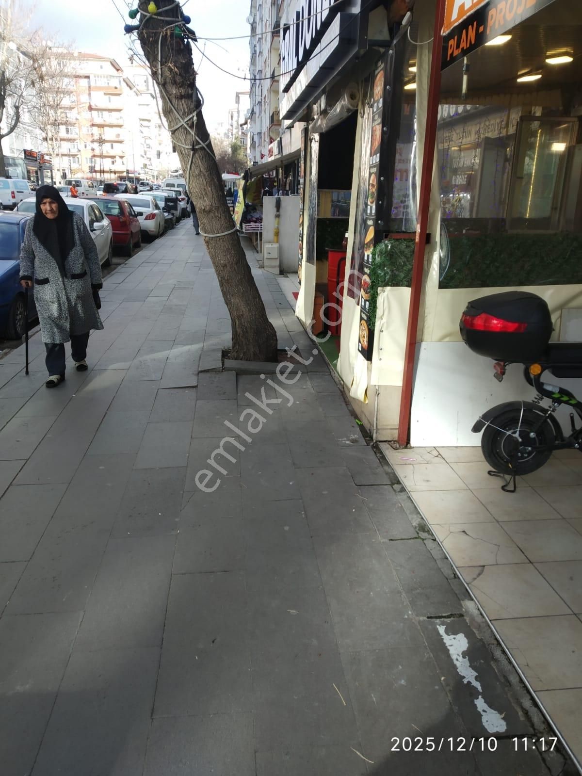 Demetevler Ana Cadde Üzerinde 53 M2 (25 Giriş+28 Depo) Net Kullanım Alanlı Satılık Dükkan - Görsel 8