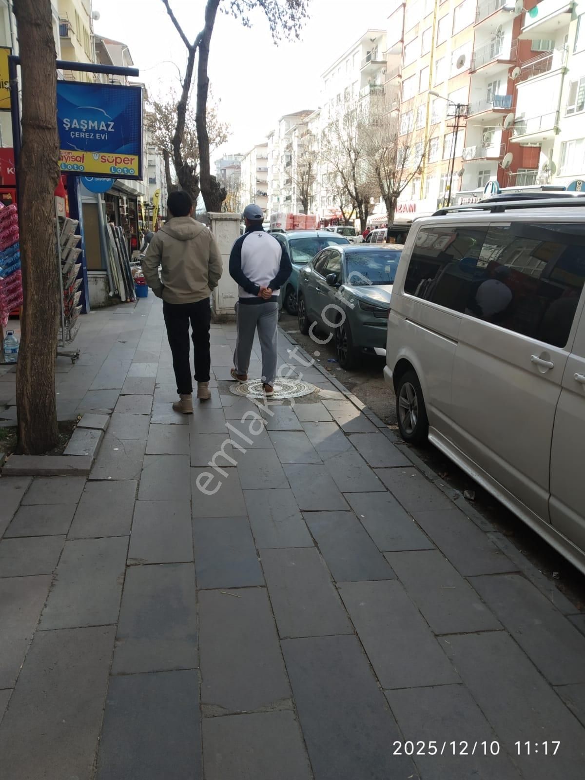 Demetevler Ana Cadde Üzerinde 53 M2 (25 Giriş+28 Depo) Net Kullanım Alanlı Satılık Dükkan - Görsel 7