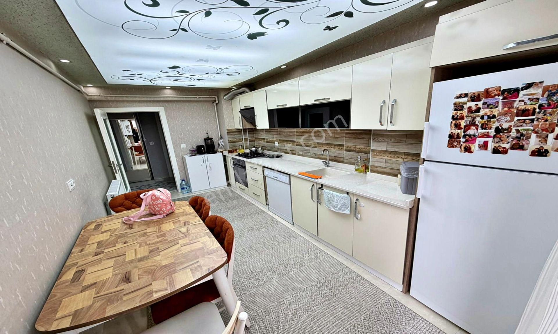 Kanuni'de Cadde Üzeri Emsallerinden Çok Uygun Lux Yapılı 3+1 - Görsel 14