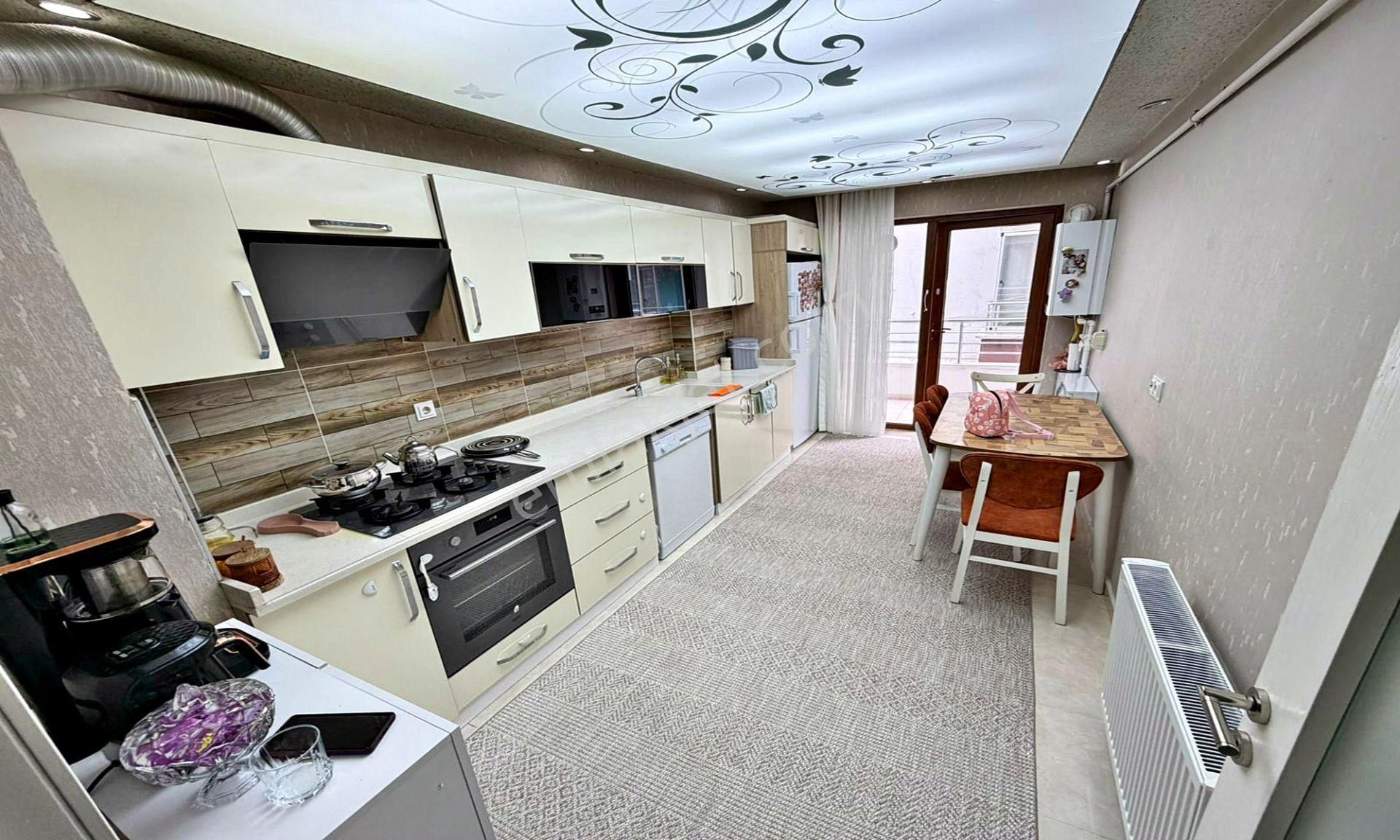 Kanuni'de Cadde Üzeri Emsallerinden Çok Uygun Lux Yapılı 3+1 - Görsel 10