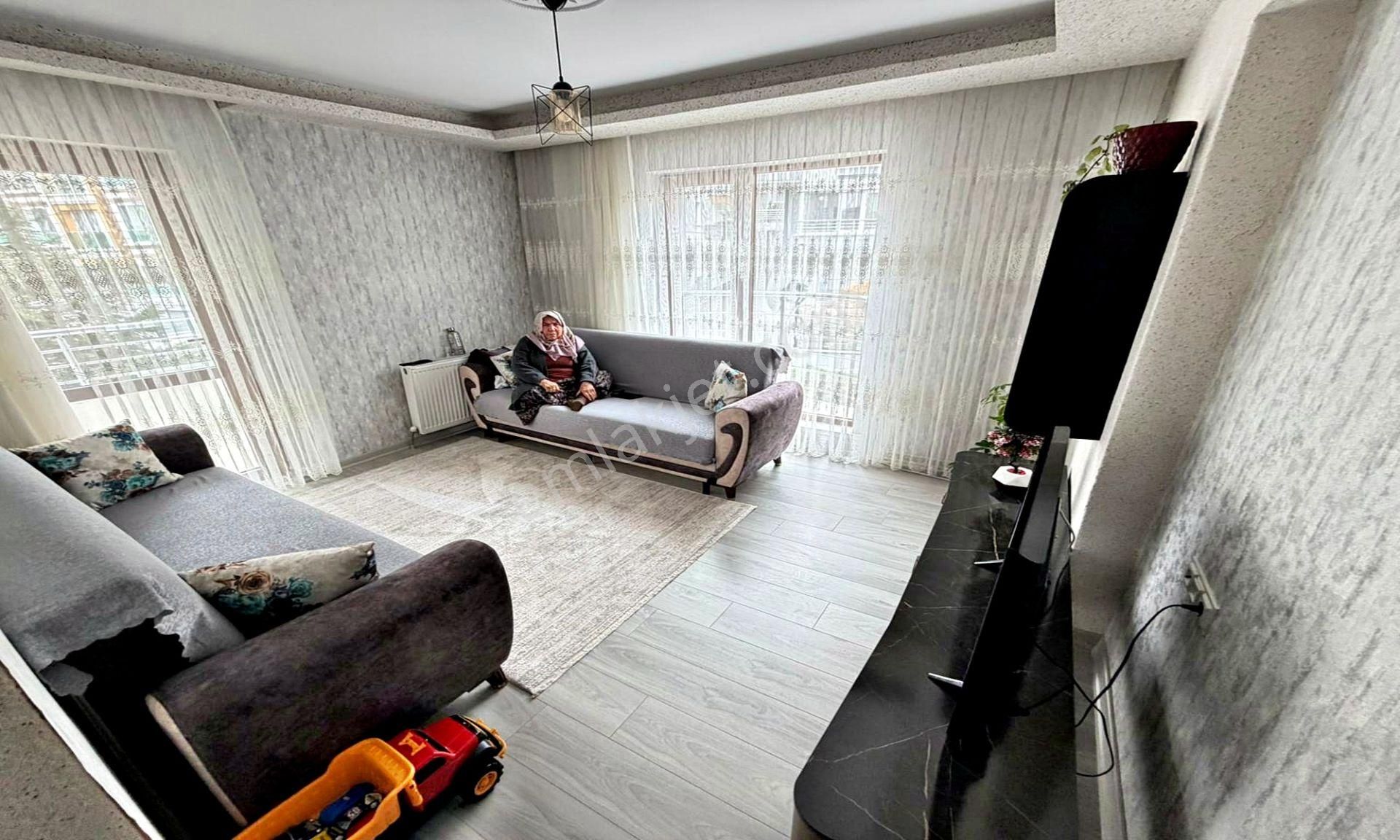 Kanuni'de Cadde Üzeri Emsallerinden Çok Uygun Lux Yapılı 3+1