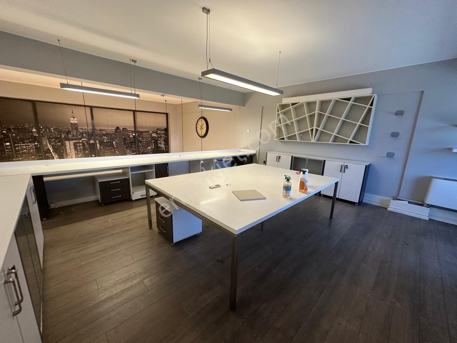 Em-of Emlak'tan Lüks Eşyalı Modern Mimarili'li Kiralık Ofis - Görsel 12