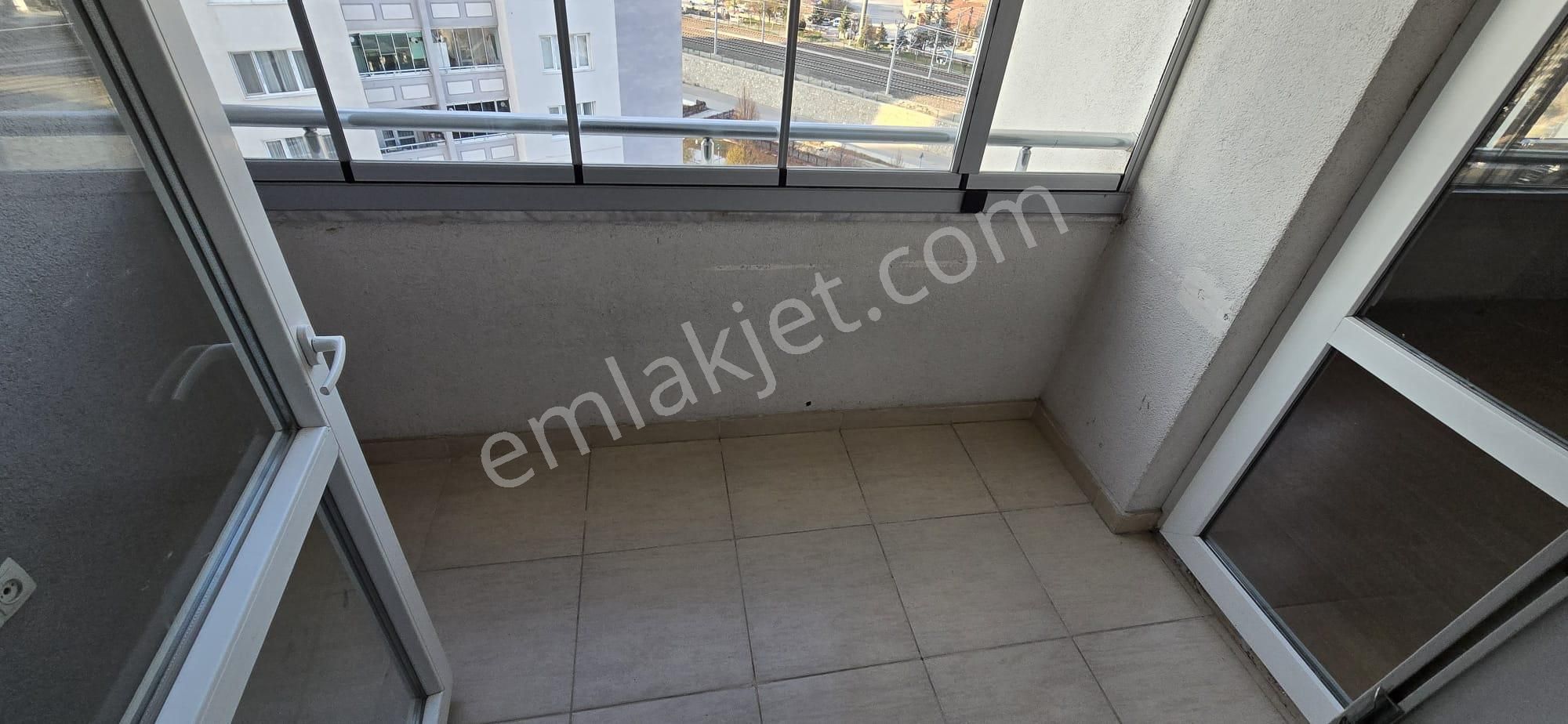 Merkez Emlak 3+1 Kat 10 Ön Cephe İçi Yapılı Asansörlü 120 M2 - Görsel 32