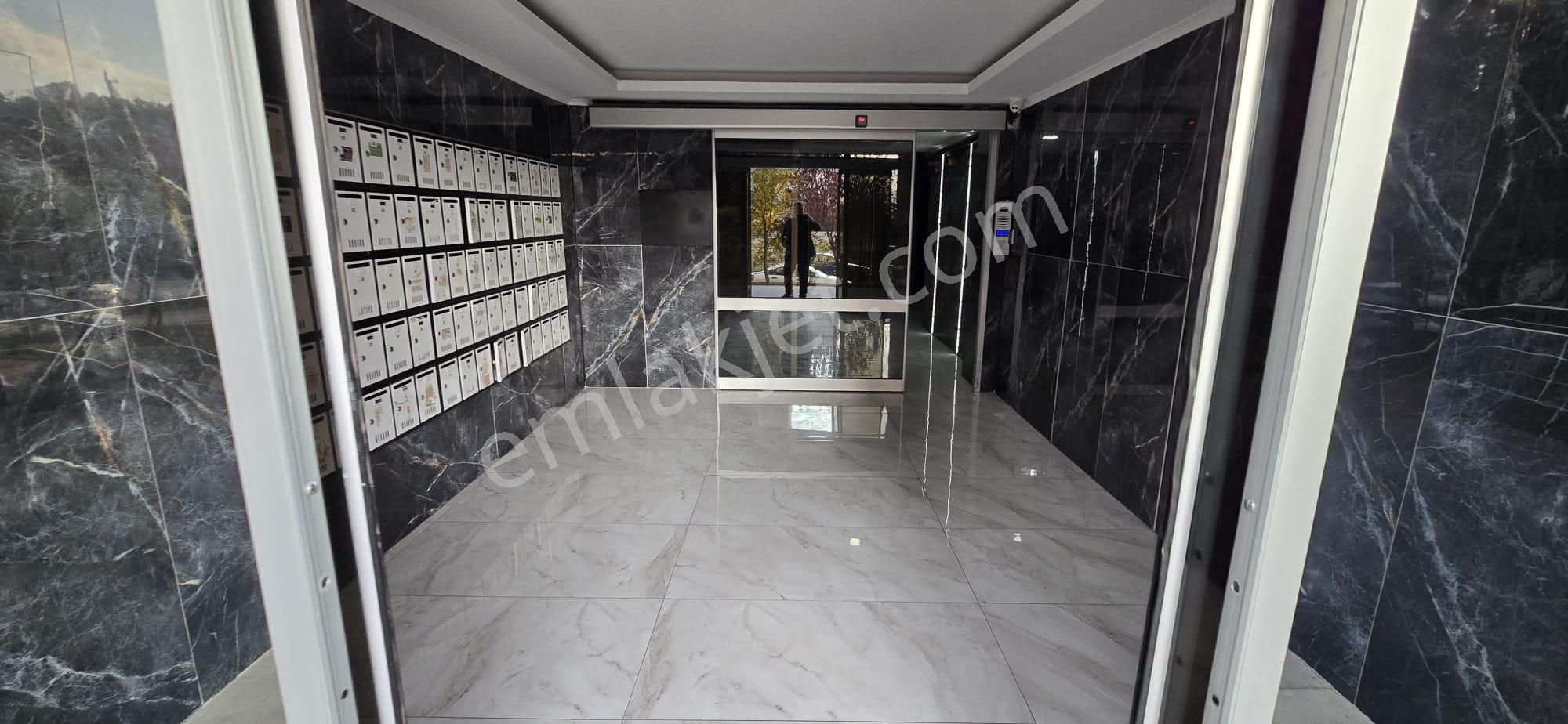 Merkez Emlak 3+1 Kat 10 Ön Cephe İçi Yapılı Asansörlü 120 M2 - Görsel 22