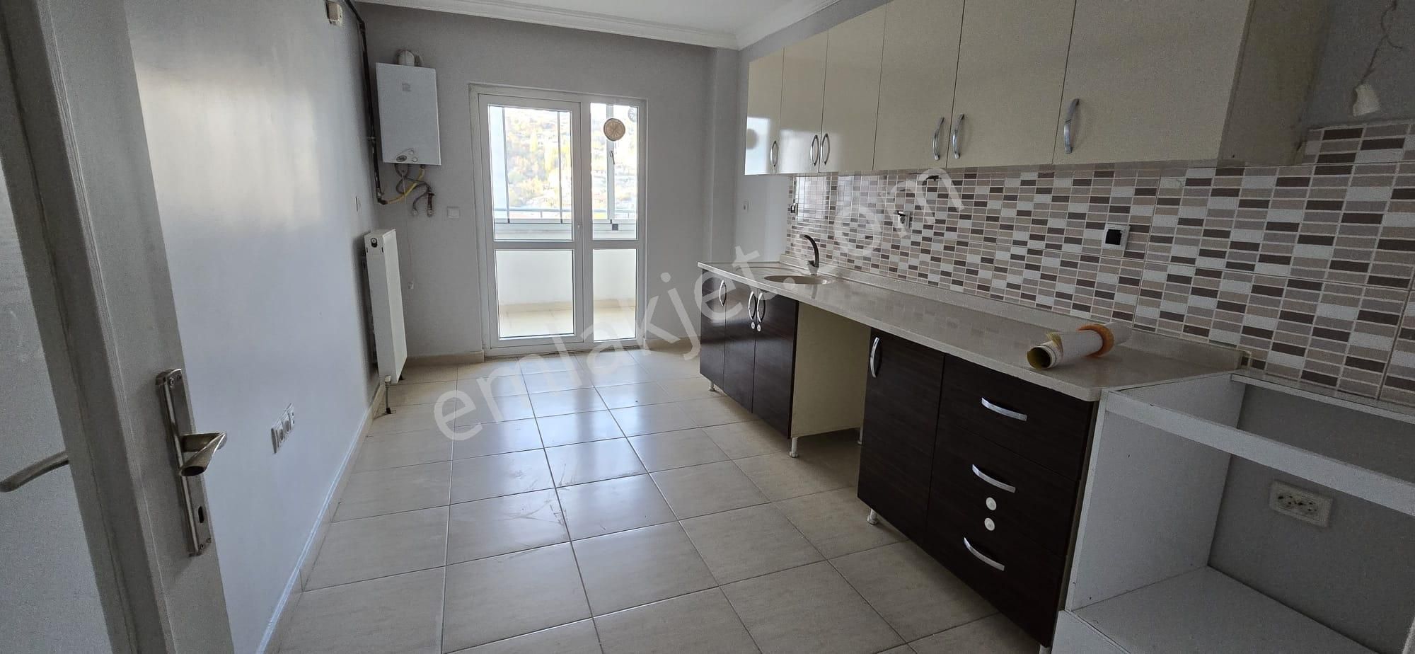 Merkez Emlak 3+1 Kat 10 Ön Cephe İçi Yapılı Asansörlü 120 M2