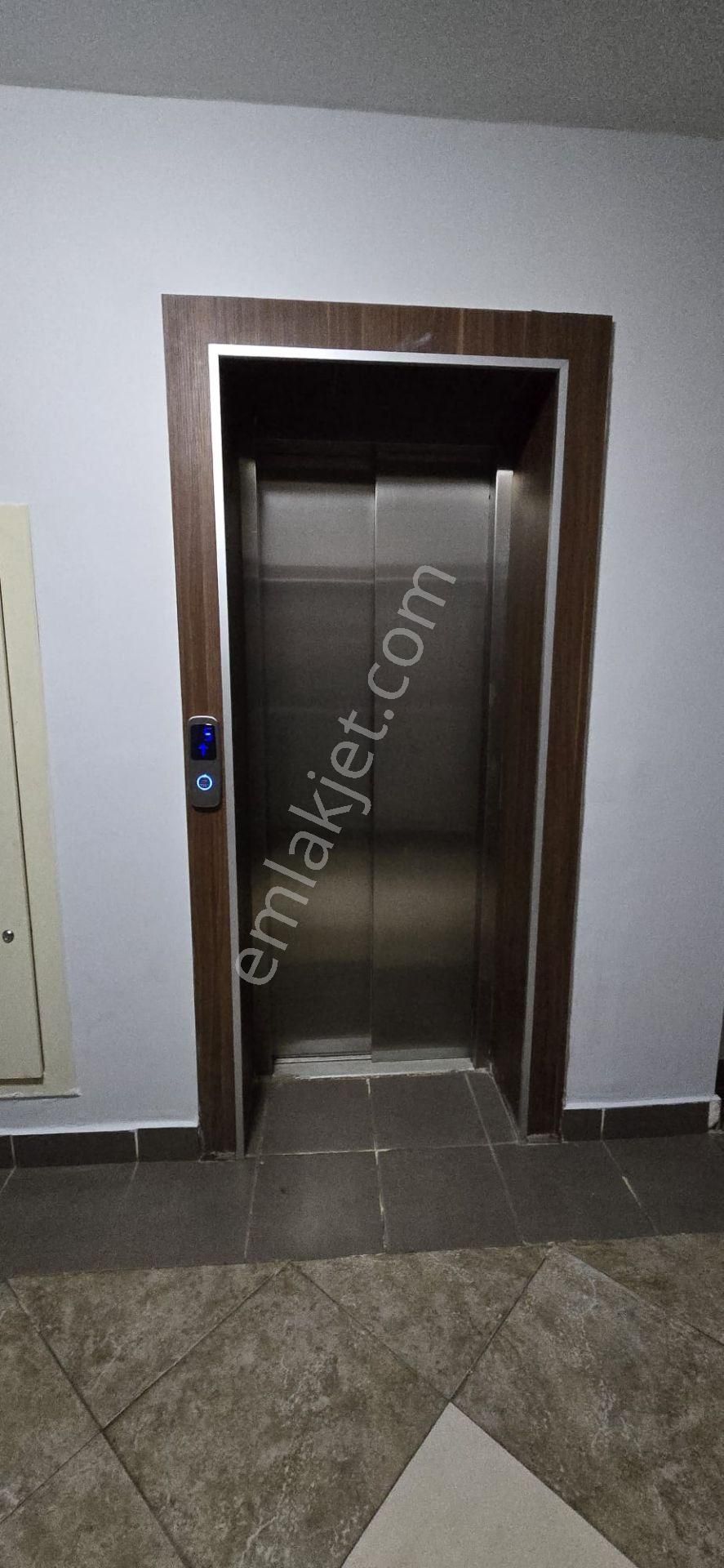 Merkez Emlak 3+1 Kat 10 Ön Cephe İçi Yapılı Asansörlü 120 M2 - Görsel 24