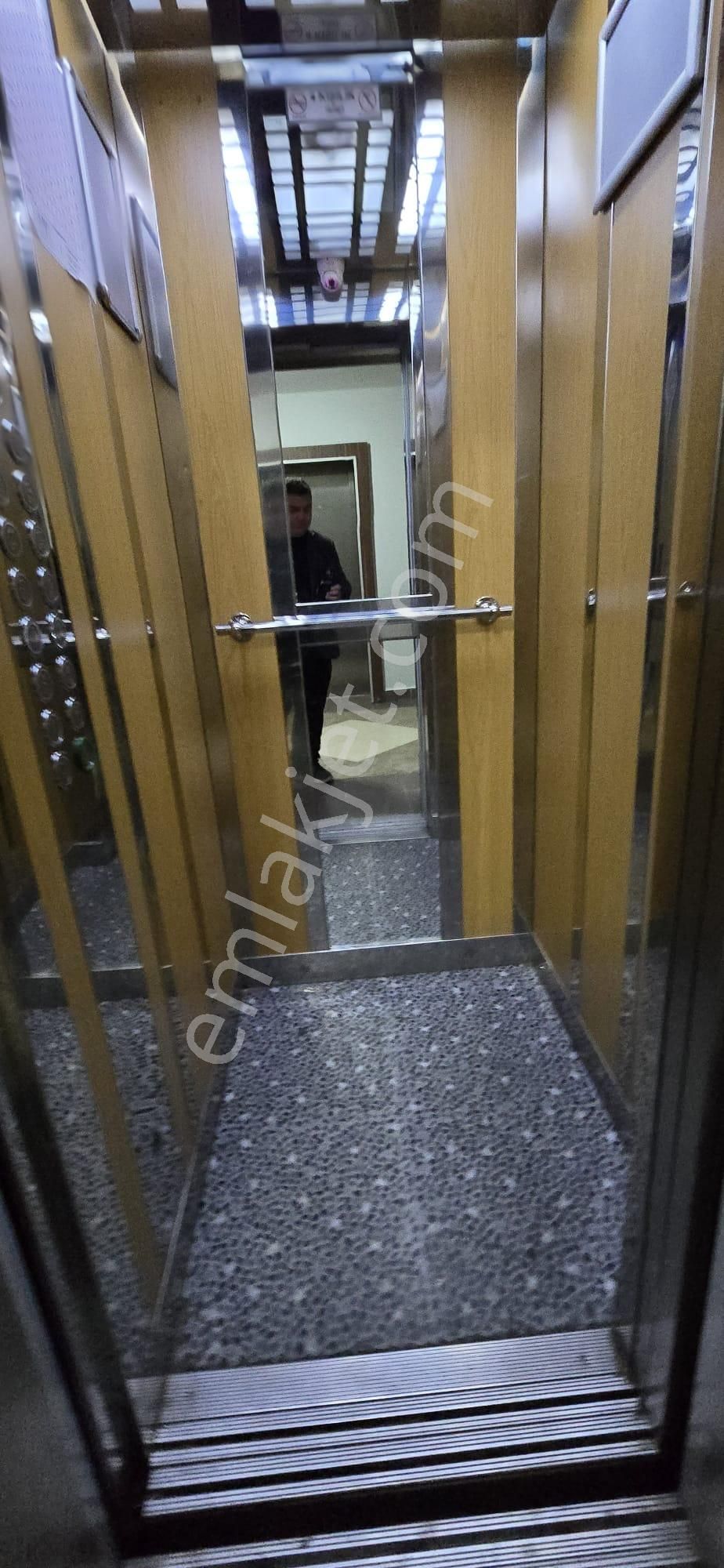 Merkez Emlak 3+1 Kat 10 Ön Cephe İçi Yapılı Asansörlü 120 M2 - Görsel 25