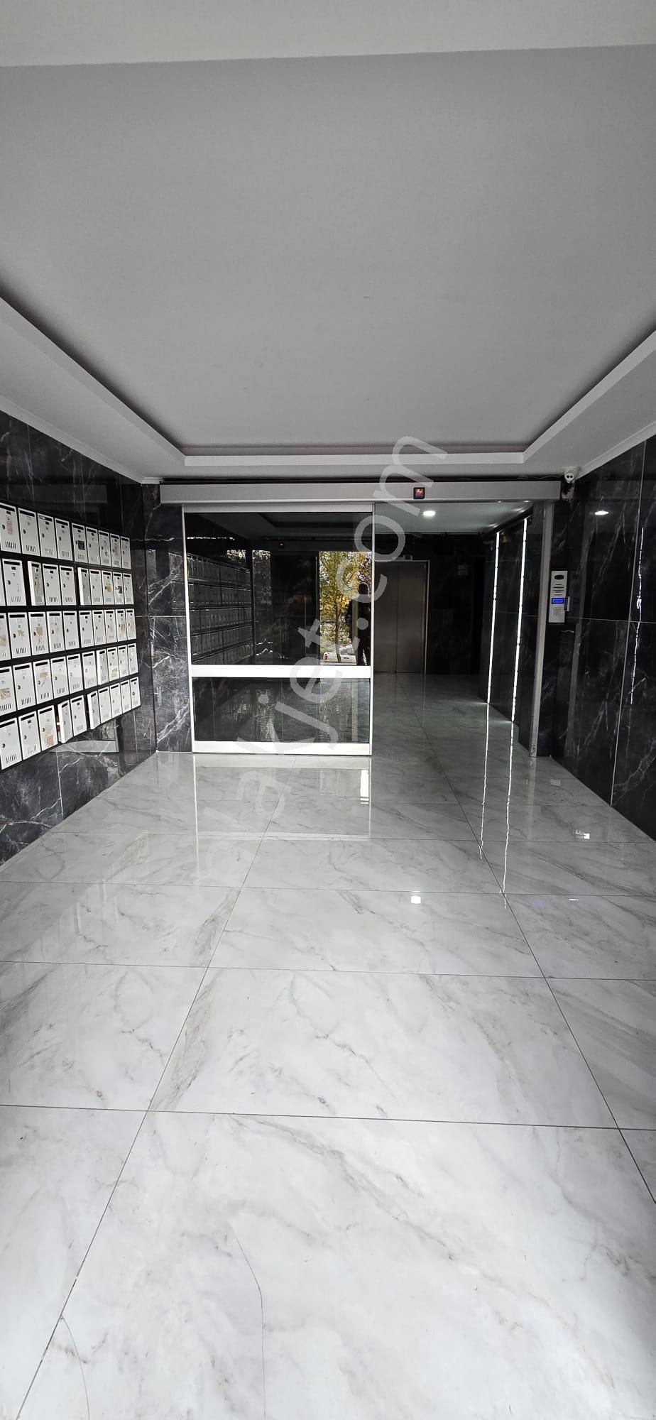 Merkez Emlak 3+1 Kat 10 Ön Cephe İçi Yapılı Asansörlü 120 M2 - Görsel 21