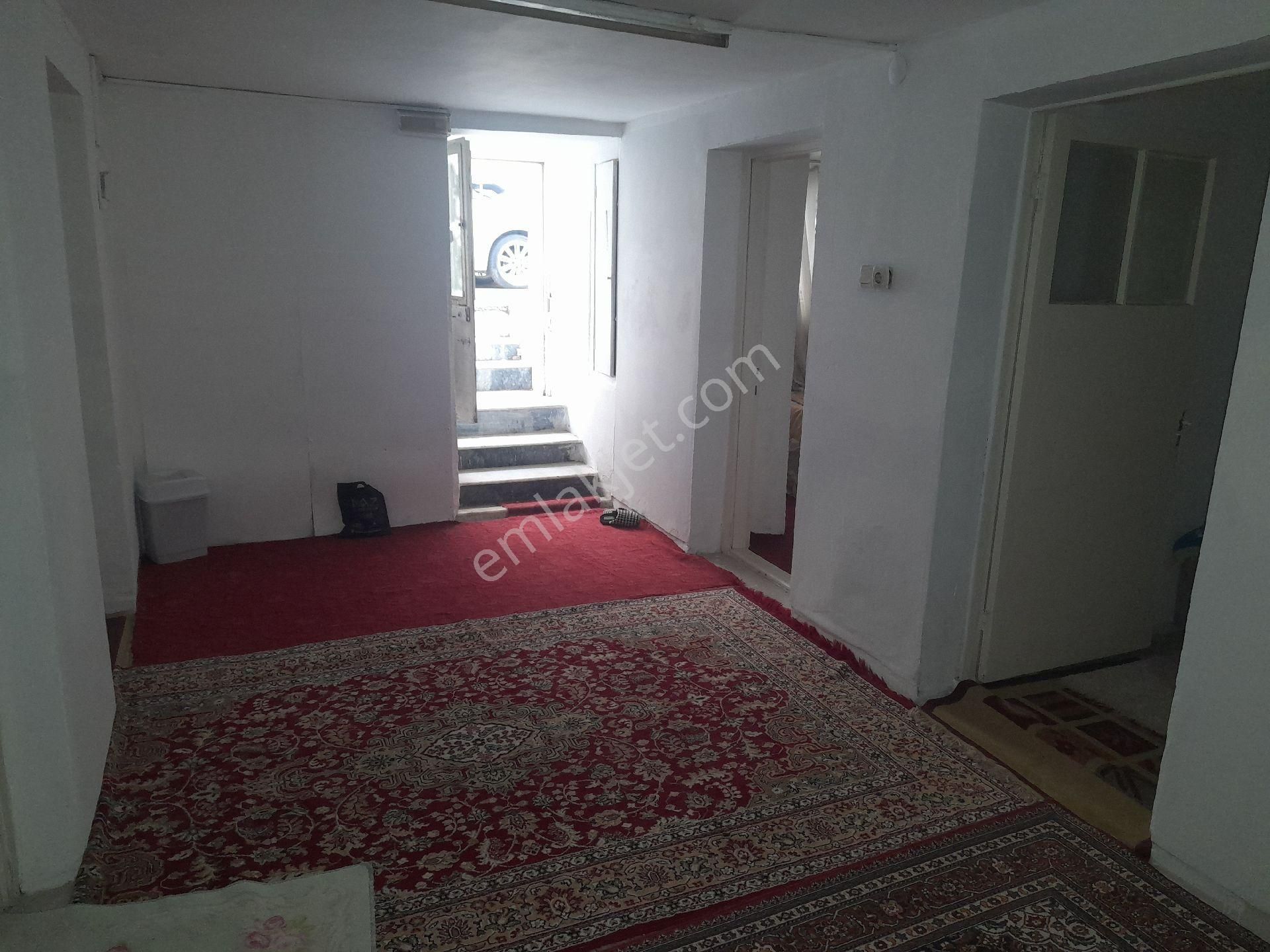 Turan Mah 3+1 Müstakil Tarzında Satılık 2 Basamak Aşağı İnen Daire