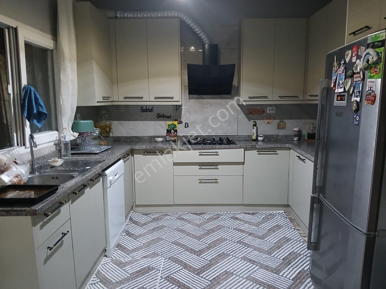 Yeşilevler Mh Emin Dondurma Arkasında Satılık 2+1da