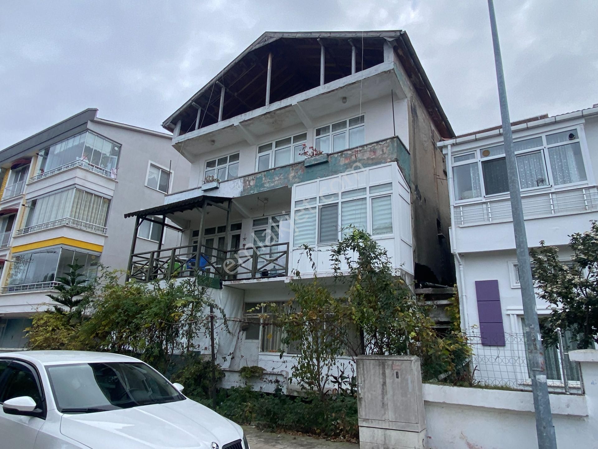 Truva'dan Atakum Esenevler'de Arsalı Komple Satılık Bina