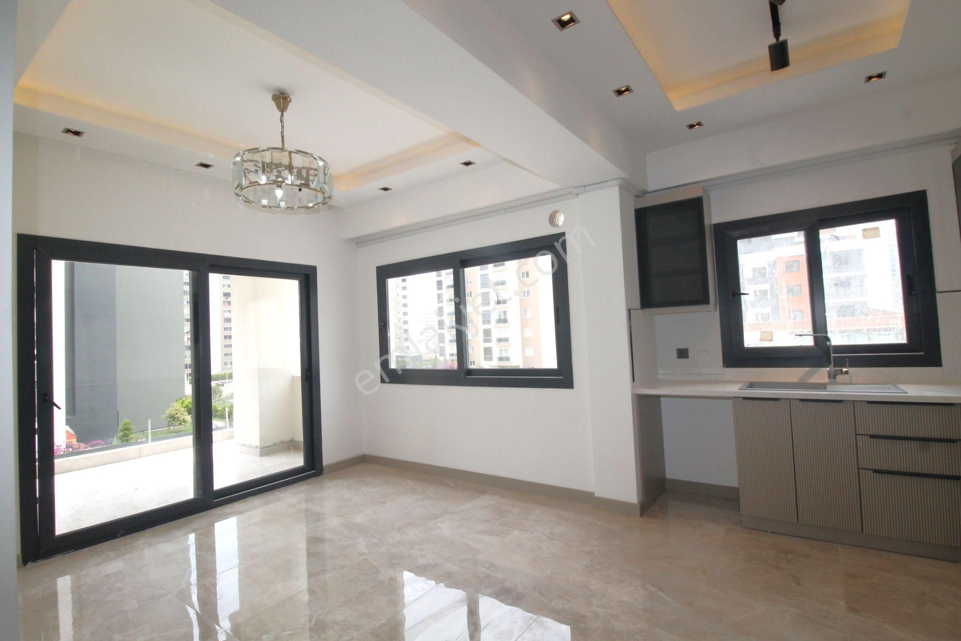 Retro’dan Şıklığı Ve Modern Dizaynı İle Başınızı Döndüren Lüks 2+1 - Görsel 3