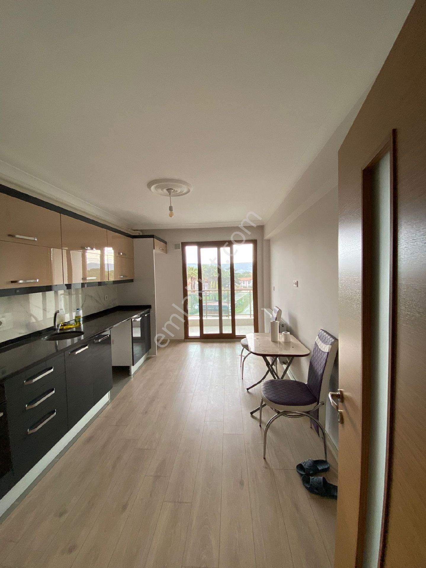 Bergama Gaziosmanpaşa Önü Açık Ferah Doğalgazlı Asansörlü Kapalı Mutfak 3+1 Geniş Ara Daire Kiralık - Görsel 2