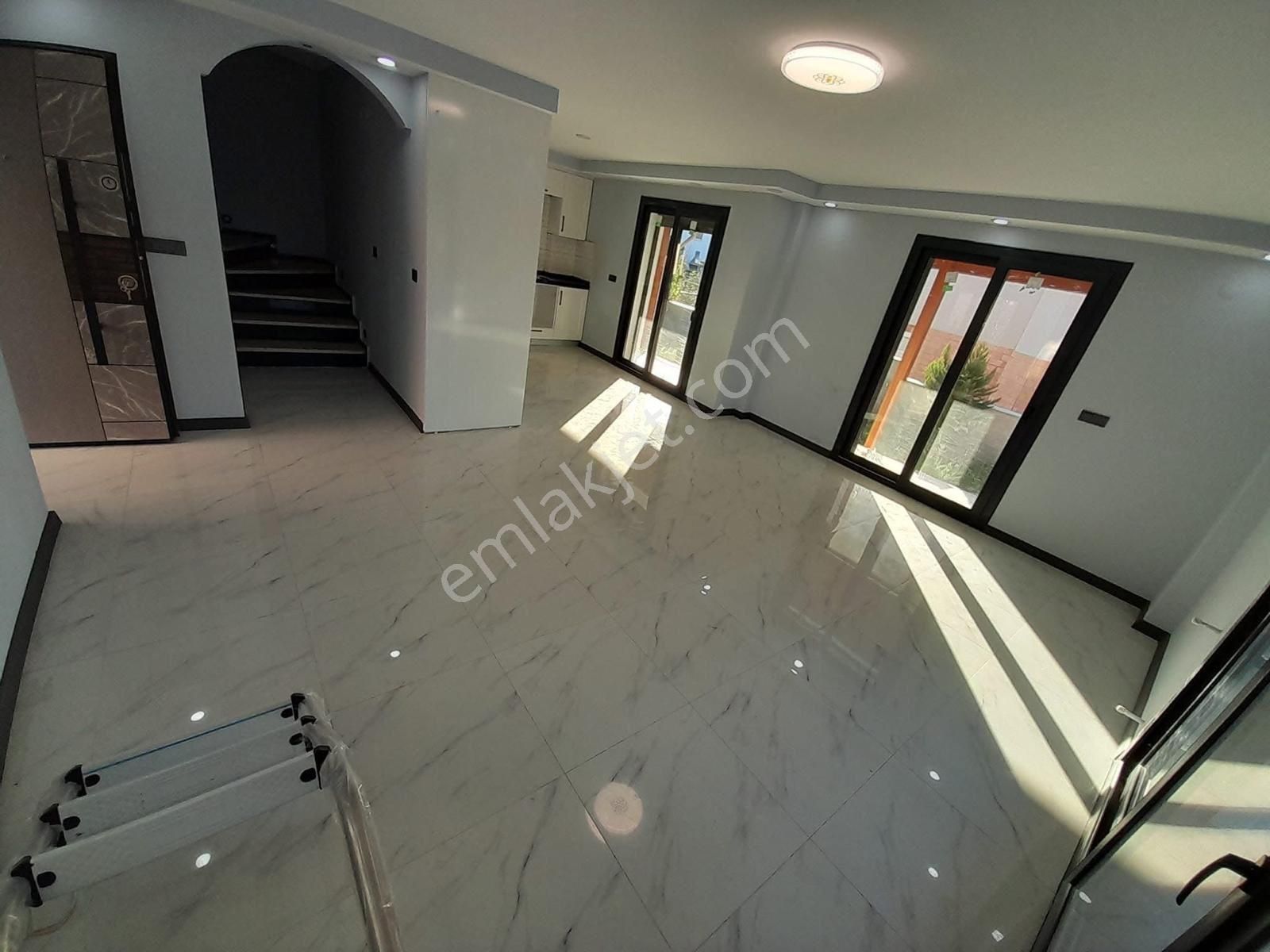 Kuşadası Guzelcamlida 3+1 Mustakil Parsel Arsalı Villa - Görsel 5