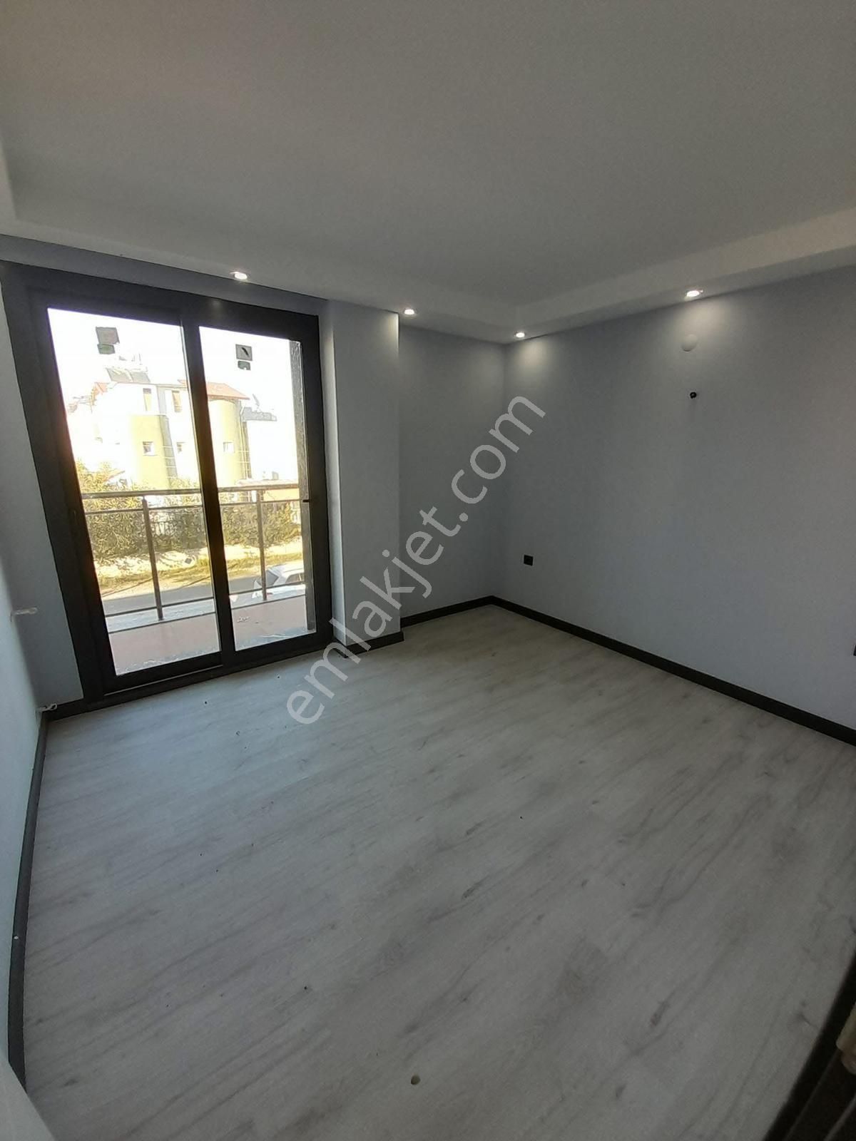 Kuşadası Guzelcamlida 3+1 Mustakil Parsel Arsalı Villa - Görsel 2