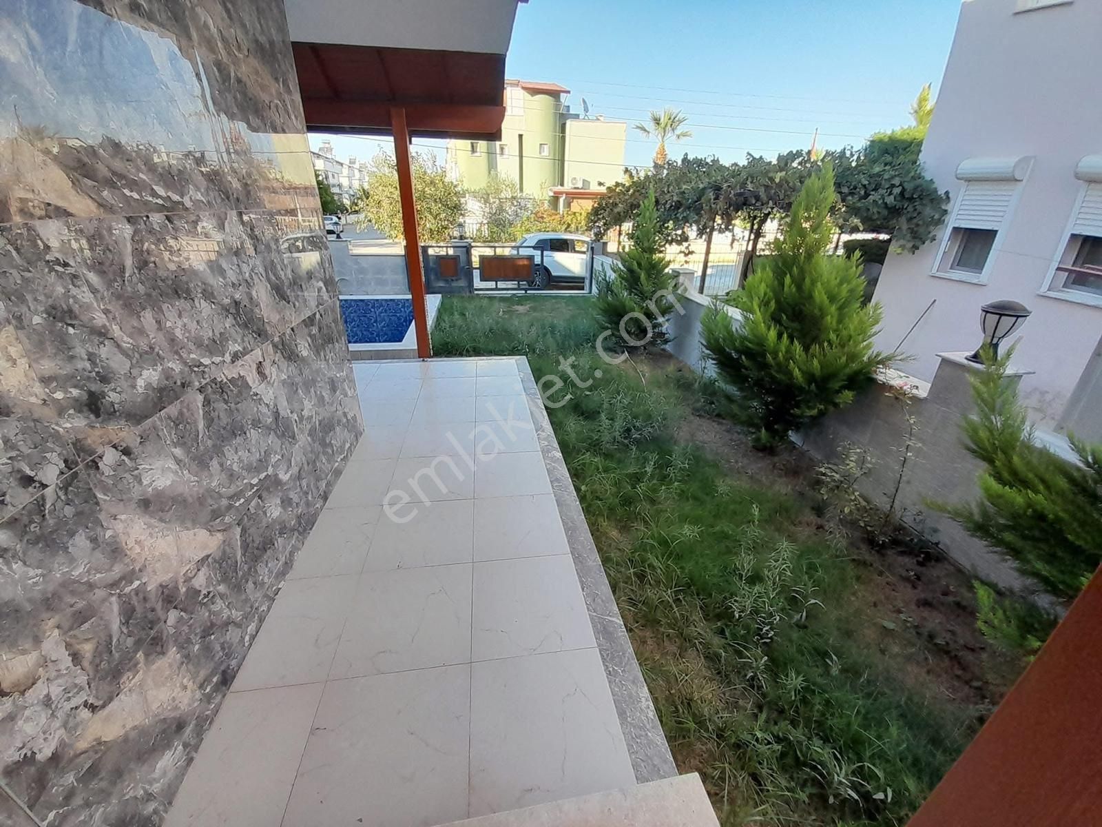 Kuşadası Guzelcamlida 3+1 Mustakil Parsel Arsalı Villa - Görsel 9
