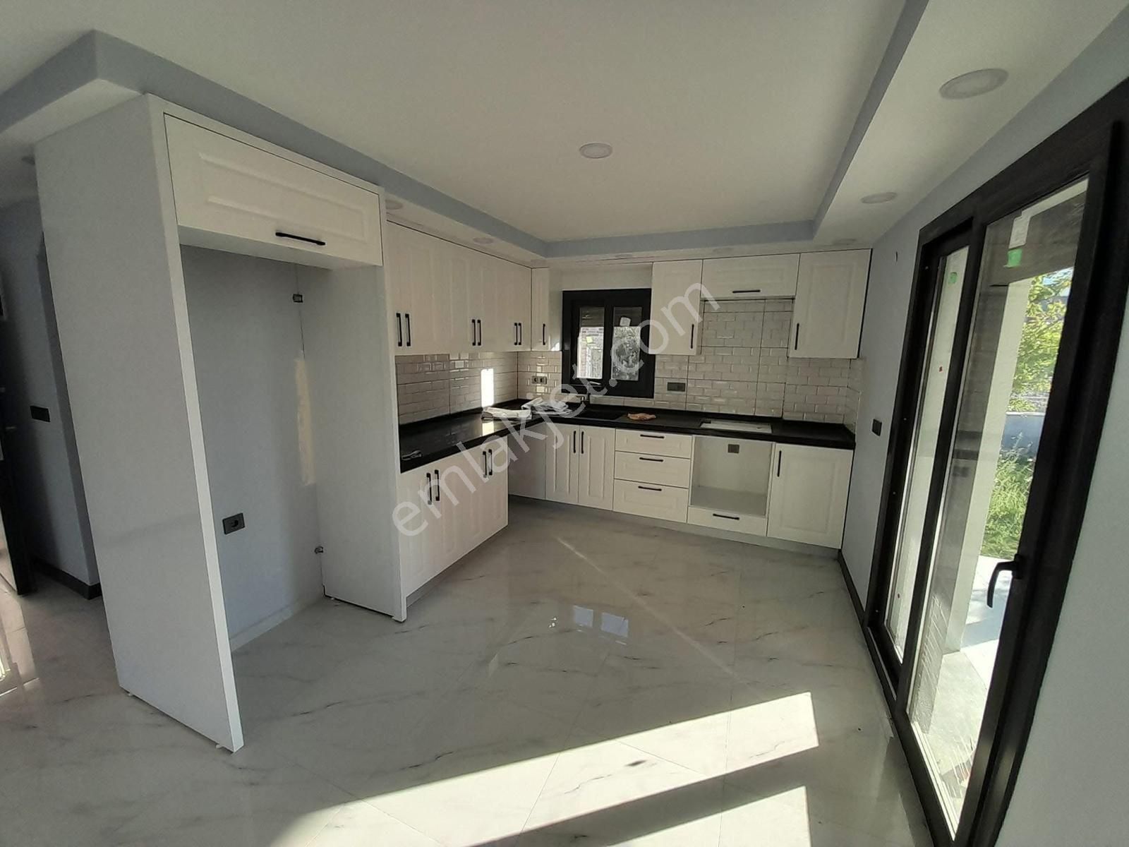 Kuşadası Guzelcamlida 3+1 Mustakil Parsel Arsalı Villa - Görsel 3