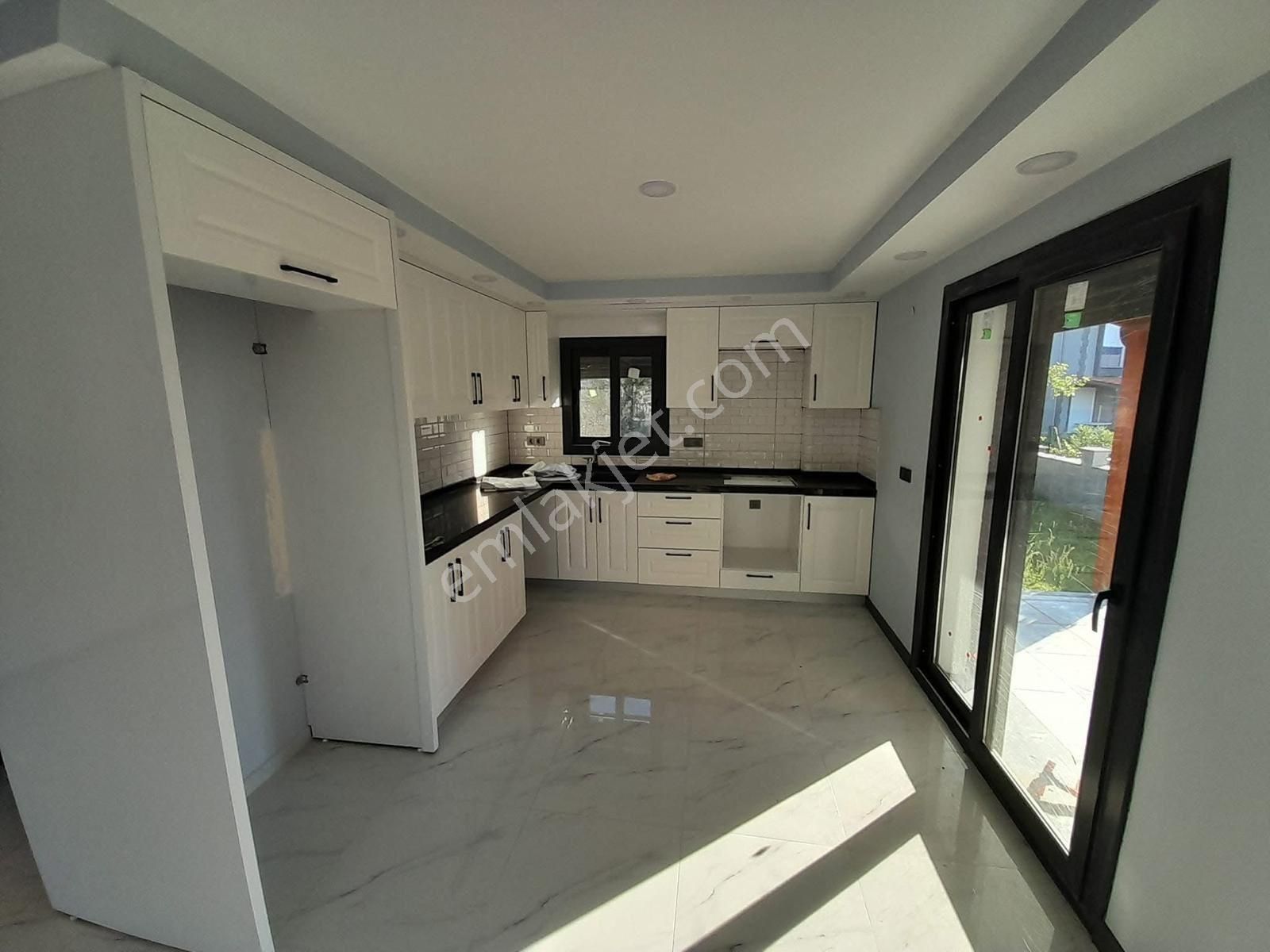 Kuşadası Guzelcamlida 3+1 Mustakil Parsel Arsalı Villa - Görsel 14