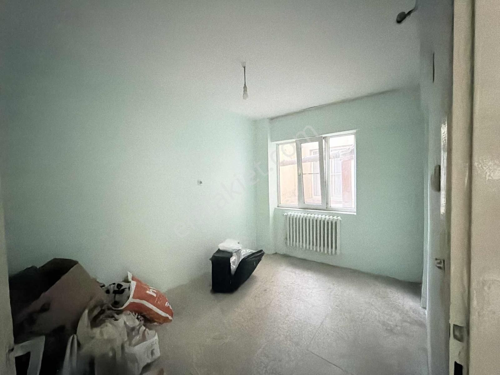 Cosmo'dan Kasaplar Mahallesi Yeni İzmir Caddesi Üzeri 3+1