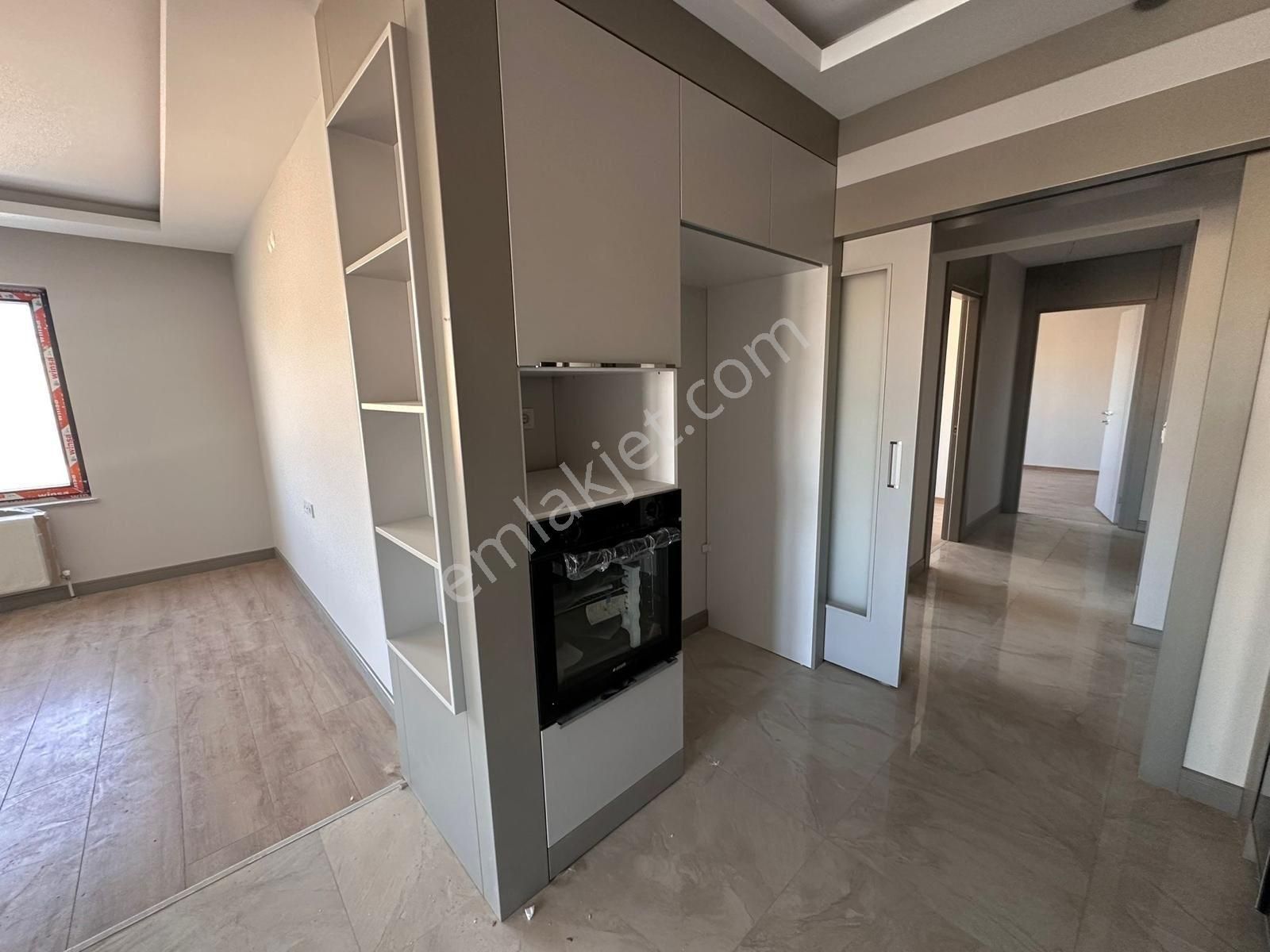 Yuvaköy'de Ultra Lüks Yapılı Kilerli 4,5+1 Satılık Daire - Görsel 3