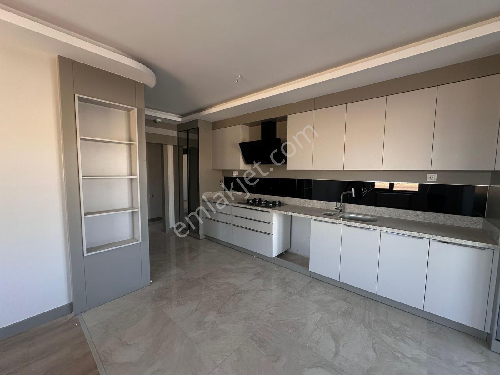 Yuvaköy'de Ultra Lüks Yapılı Kilerli 4,5+1 Satılık Daire - Görsel 4