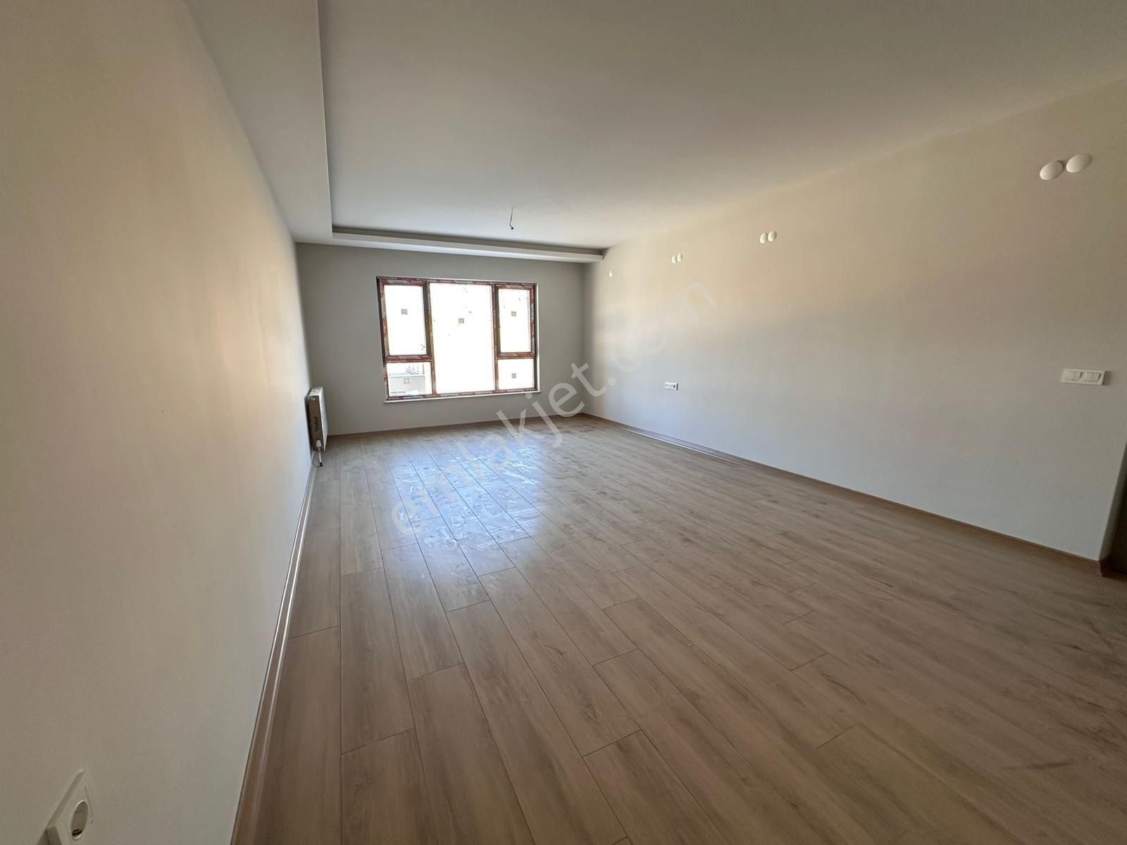 Yuvaköy'de Ultra Lüks Yapılı Kilerli 4,5+1 Satılık Daire - Görsel 15