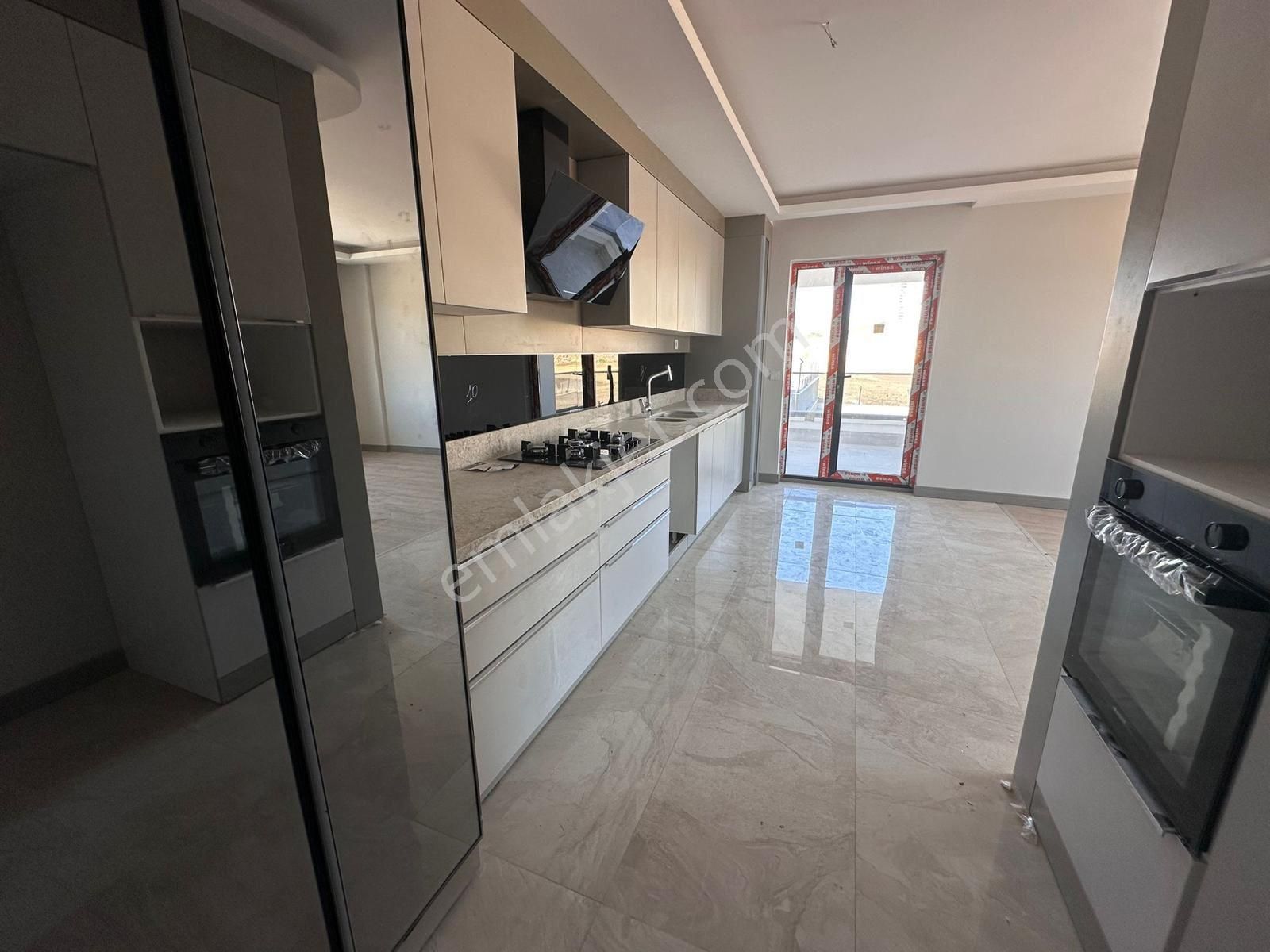 Yuvaköy'de Ultra Lüks Yapılı Kilerli 4,5+1 Satılık Daire - Görsel 2