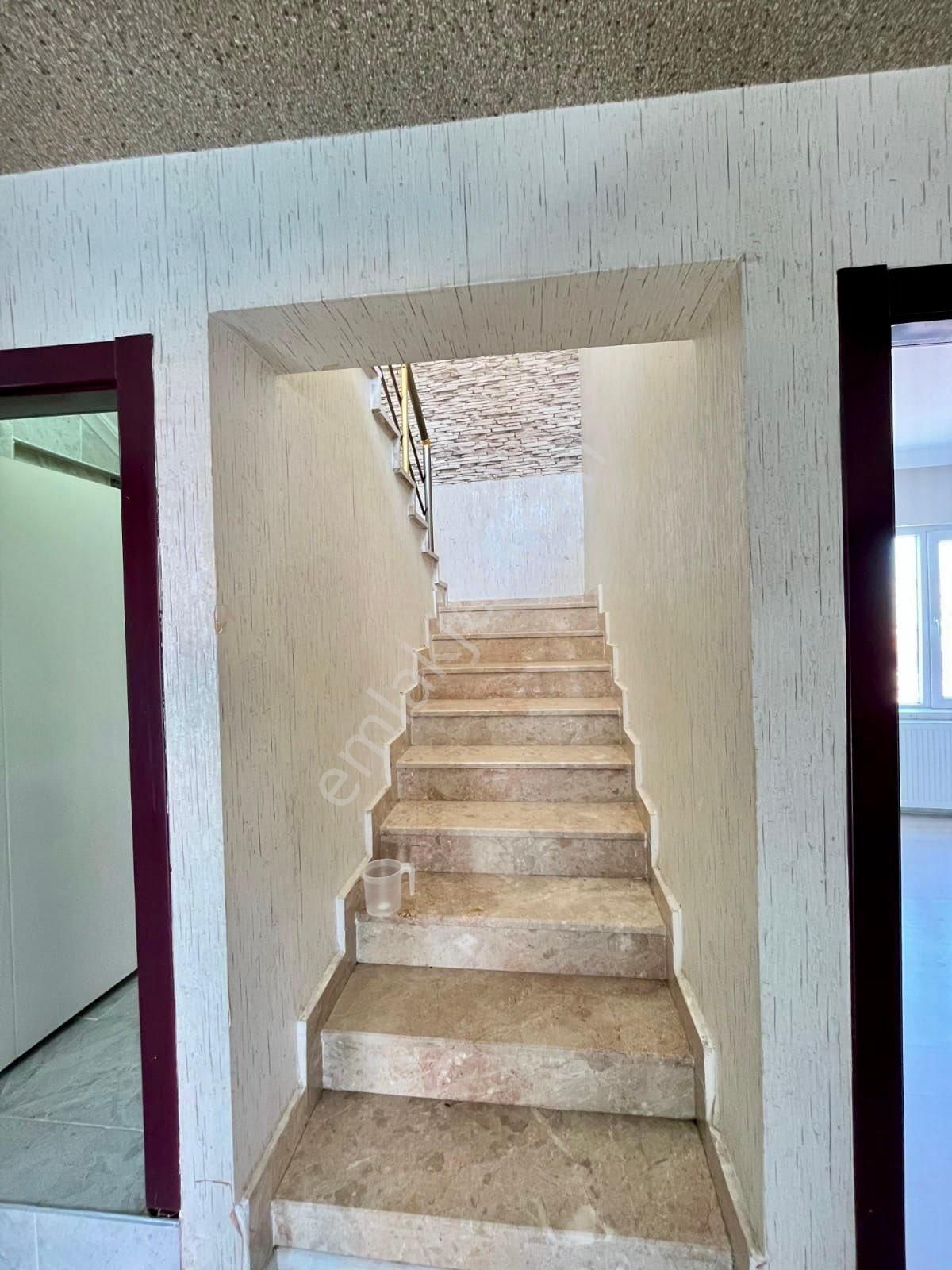 Ovacık Yakını Full Lüx Yapıda Masrafsız Asansörlü Çift Banyolu - Görsel 19