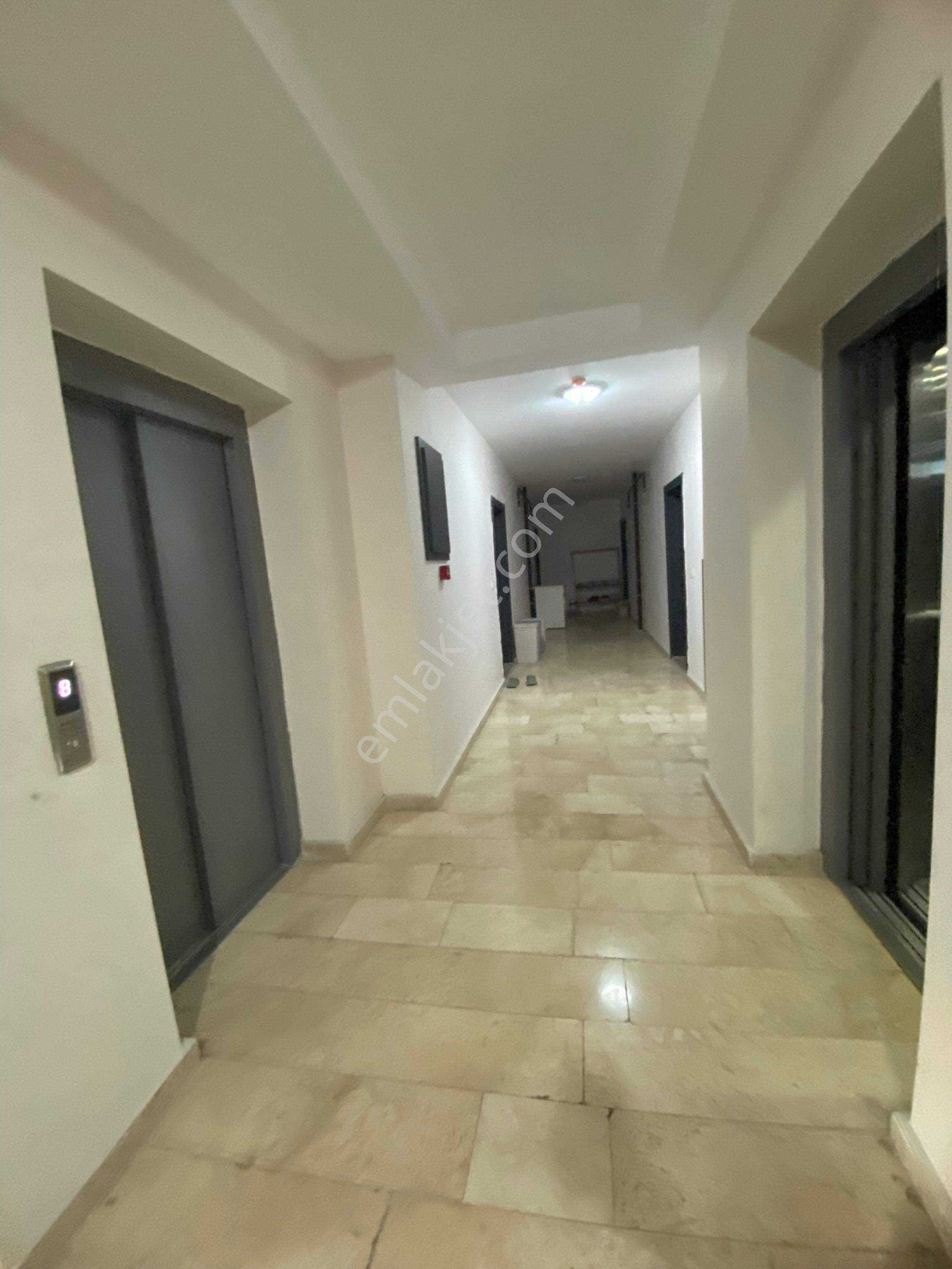 Cadde Üzerinde-iskanlı-hasarsız - Görsel 3