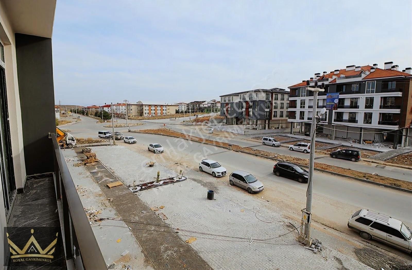 Royal'den Üniversite Karşısında Satılık Arakat 1+1 Daire - Görsel 14