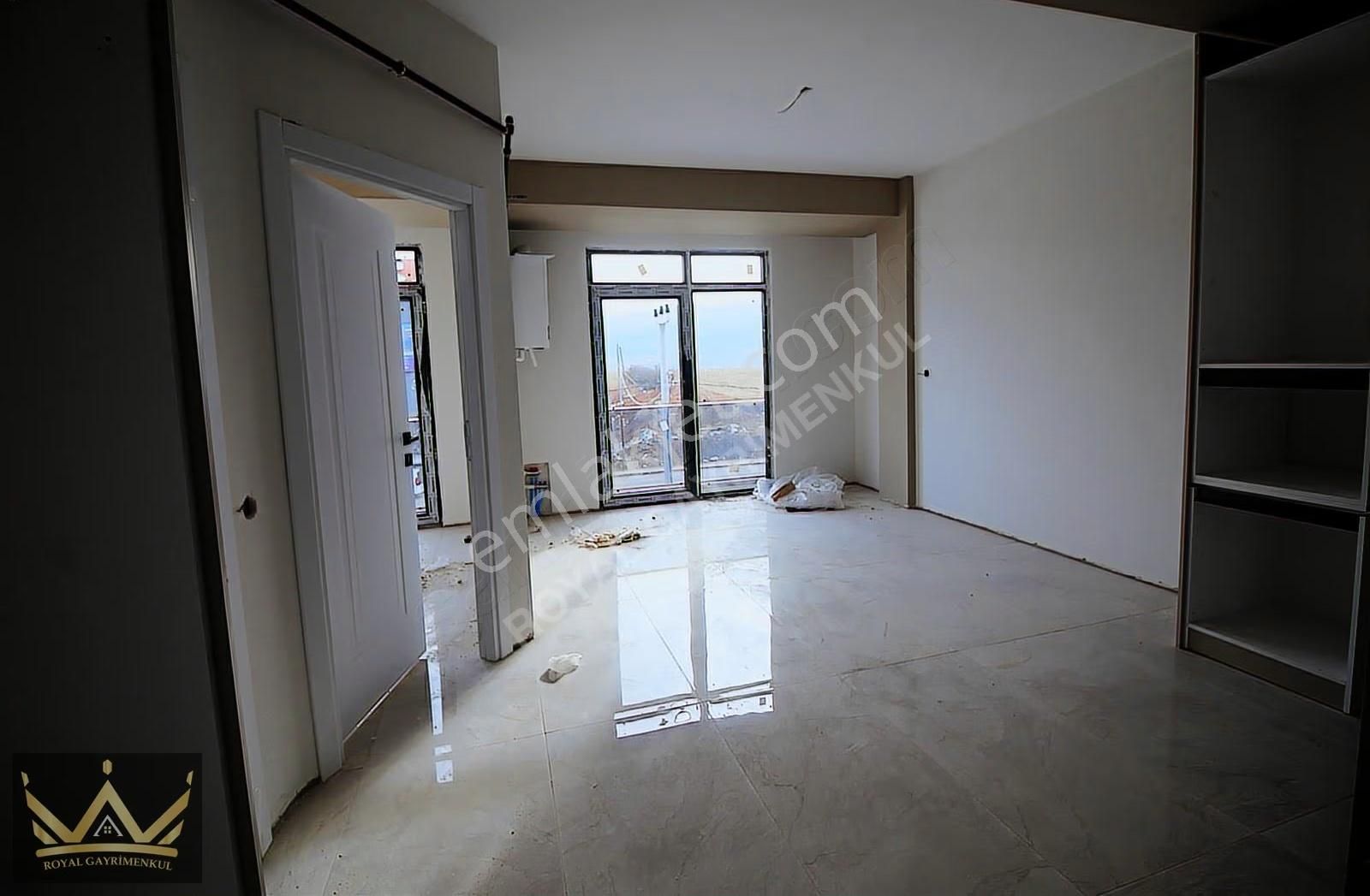 Royal'den Üniversite Karşısında Satılık Arakat 1+1 Daire - Görsel 5