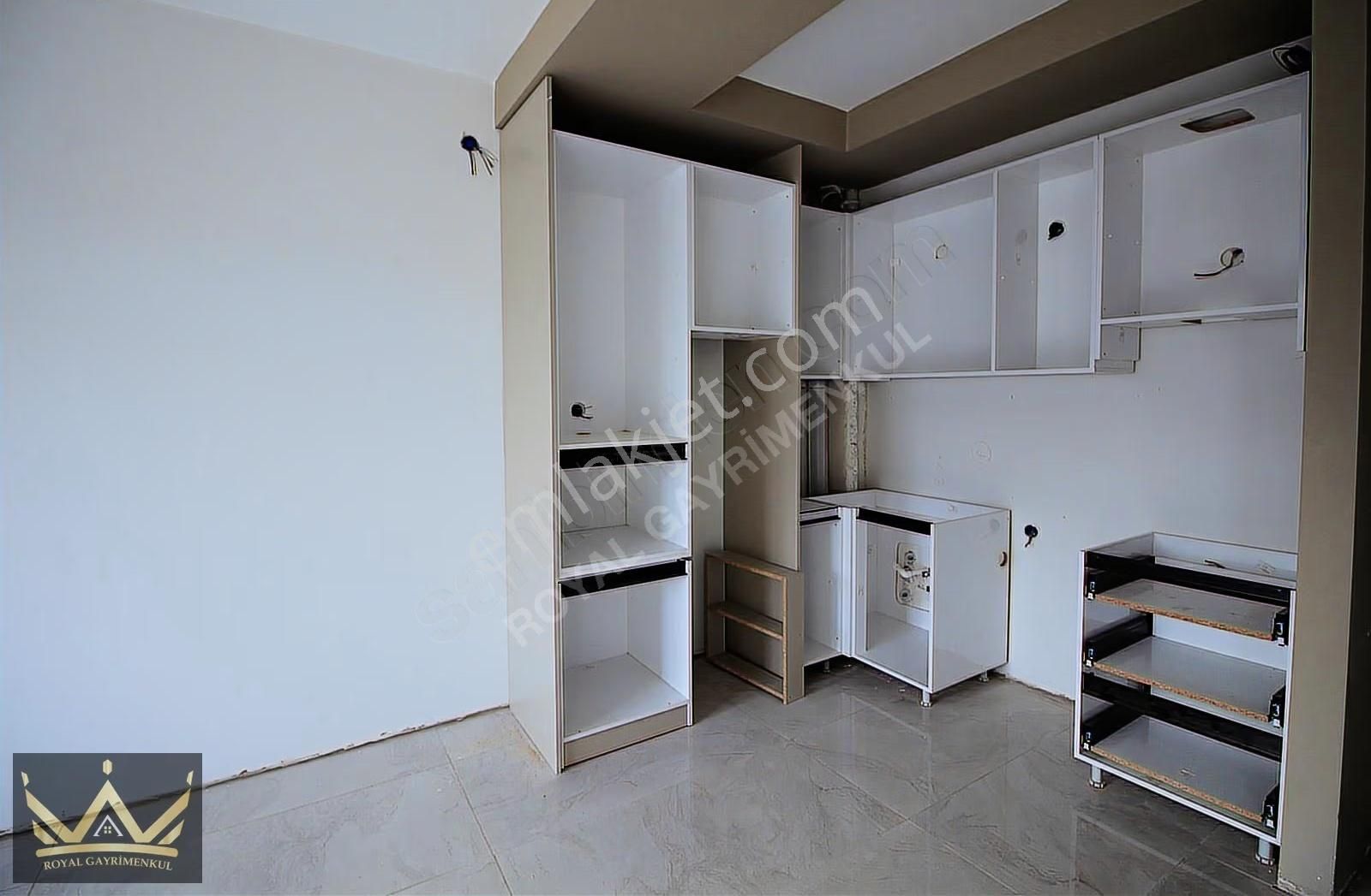 Royal'den Üniversite Karşısında Satılık Arakat 1+1 Daire - Görsel 8