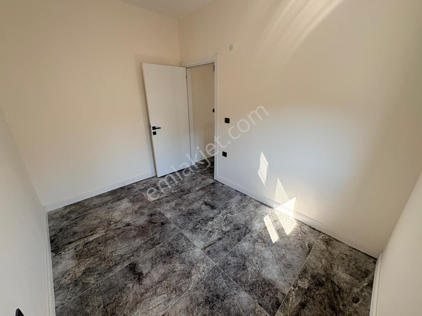 Gümüldür Yarentepede Orta Cephede 3+1 Villa - Görsel 11