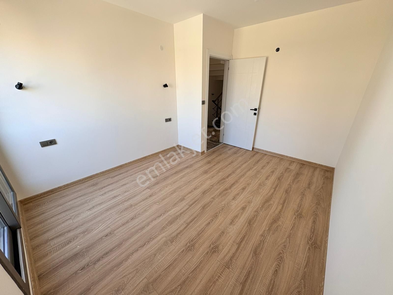 Gümüldür Yarentepede Orta Cephede 3+1 Villa - Görsel 7