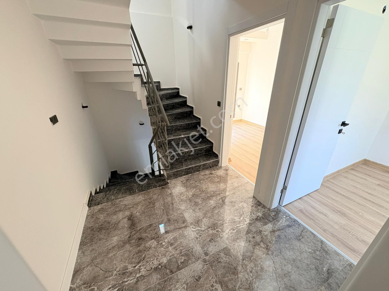 Gümüldür Yarentepede Orta Cephede 3+1 Villa - Görsel 19