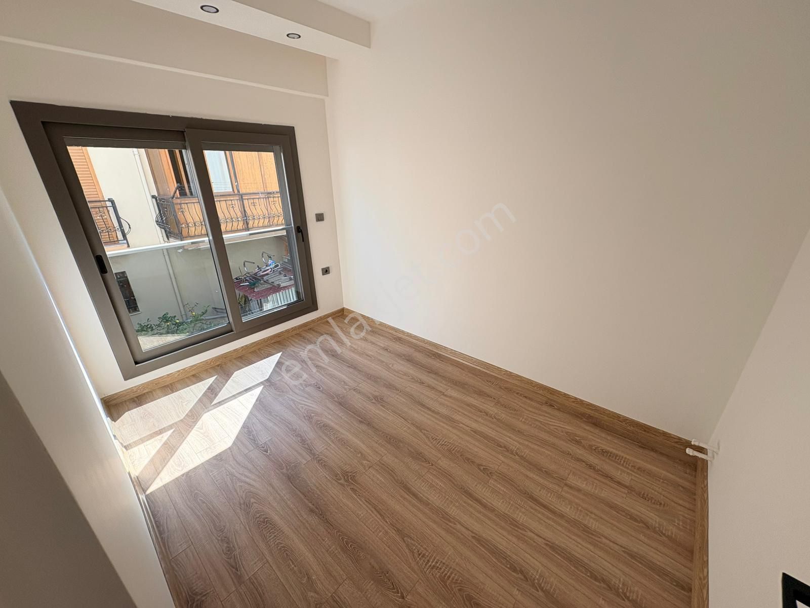 Gümüldür Yarentepede Orta Cephede 3+1 Villa - Görsel 16