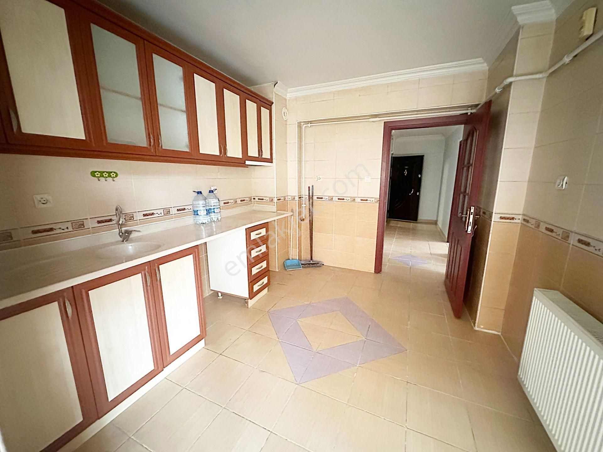 Cihandan Güventepe Mahallesinde Cadde Paraleli Katta Kiralık - Görsel 5