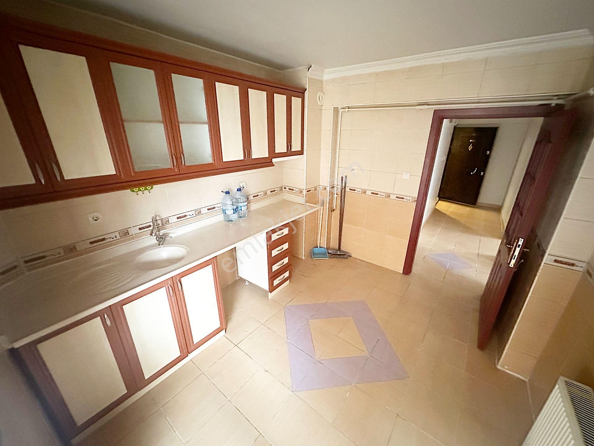 Cihandan Güventepe Mahallesinde Cadde Paraleli Katta Kiralık - Görsel 3