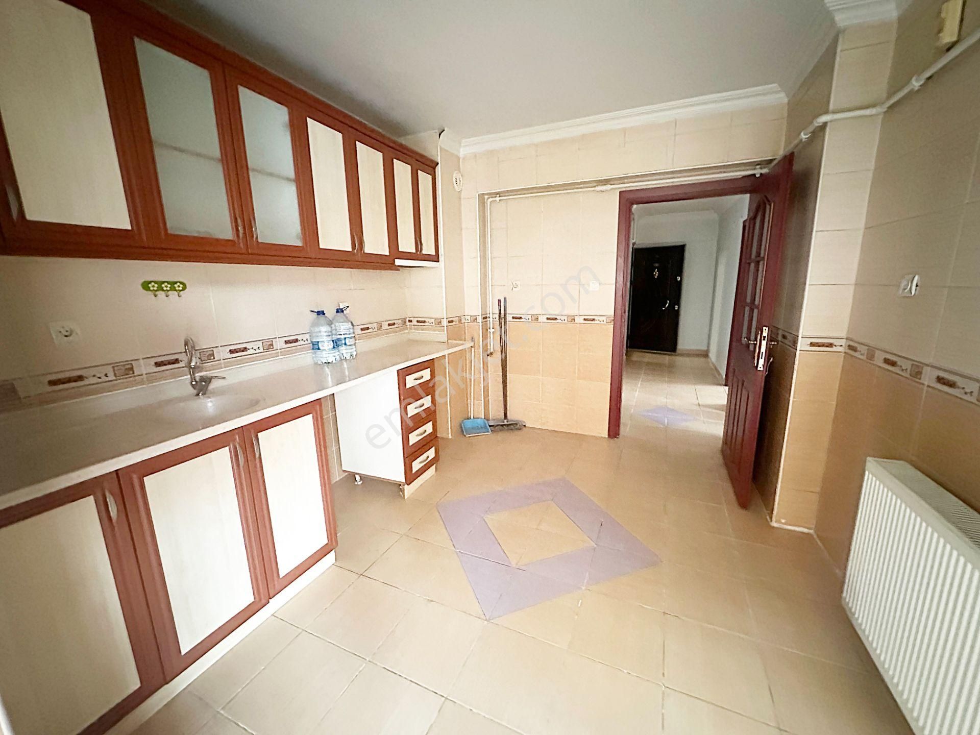 Cihandan Güventepe Mahallesinde Cadde Paraleli Katta Kiralık - Görsel 4