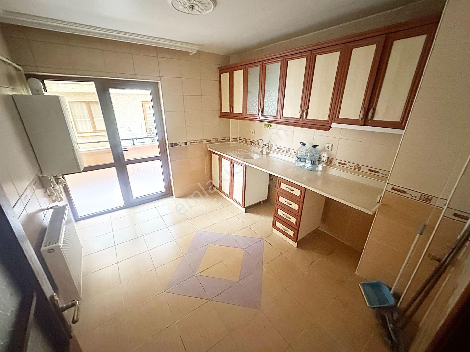 Cihandan Güventepe Mahallesinde Cadde Paraleli Katta Kiralık