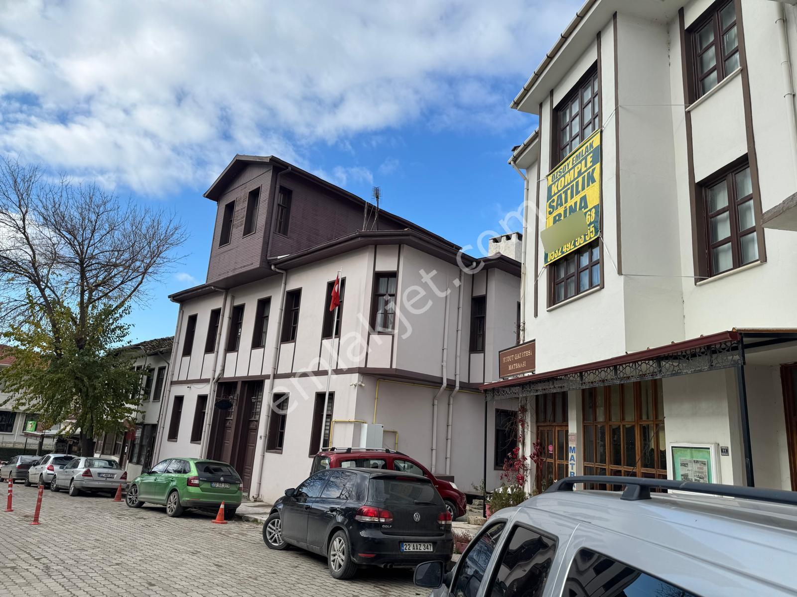 Özsoy Emlak Edirne'den 3 Şerefeli Cami Karşısı Satılık 3 Katlı Bina
