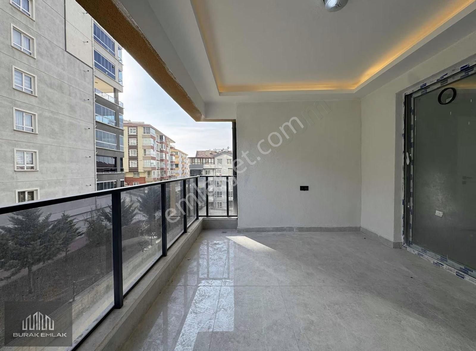 Burak'tan Lüks Sitede Teras Balkonlu, E.banyolu 140m2 Sıfır 3+1 - Görsel 15